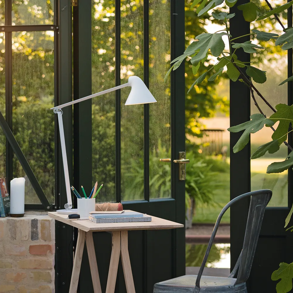 NJP pöytävalaisin, Musta, puristin, 3000k Louis Poulsen