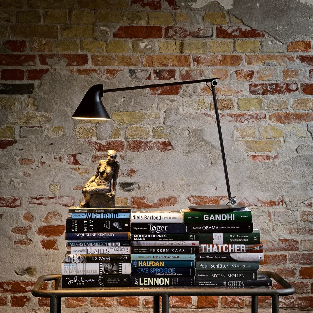 NJP pöytävalaisin, Valkoinen, stift ø40 cm, 2700k Louis Poulsen