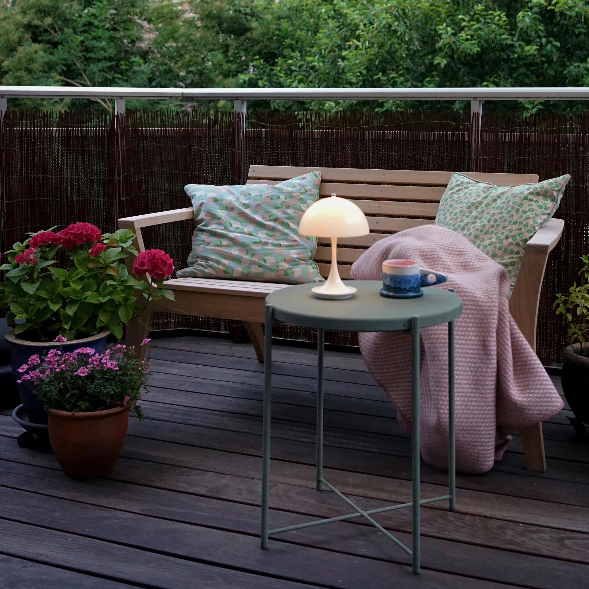 Panthella 160 Portable pöytävalaisin, Opaali Louis Poulsen