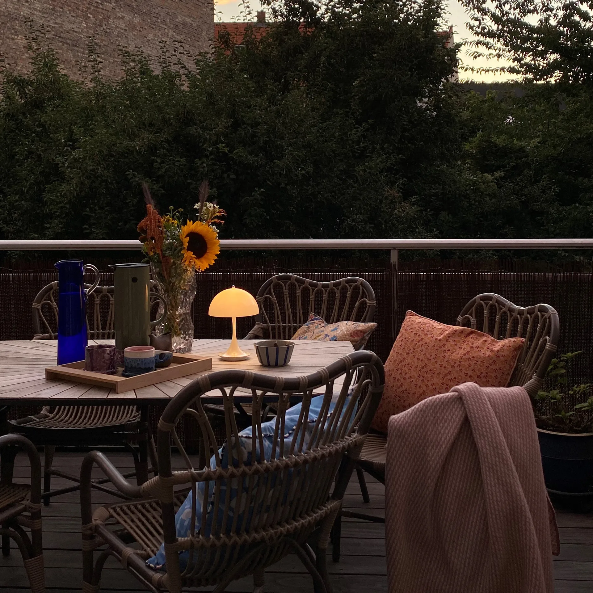 Panthella 160 Portable pöytävalaisin, Opaali Louis Poulsen