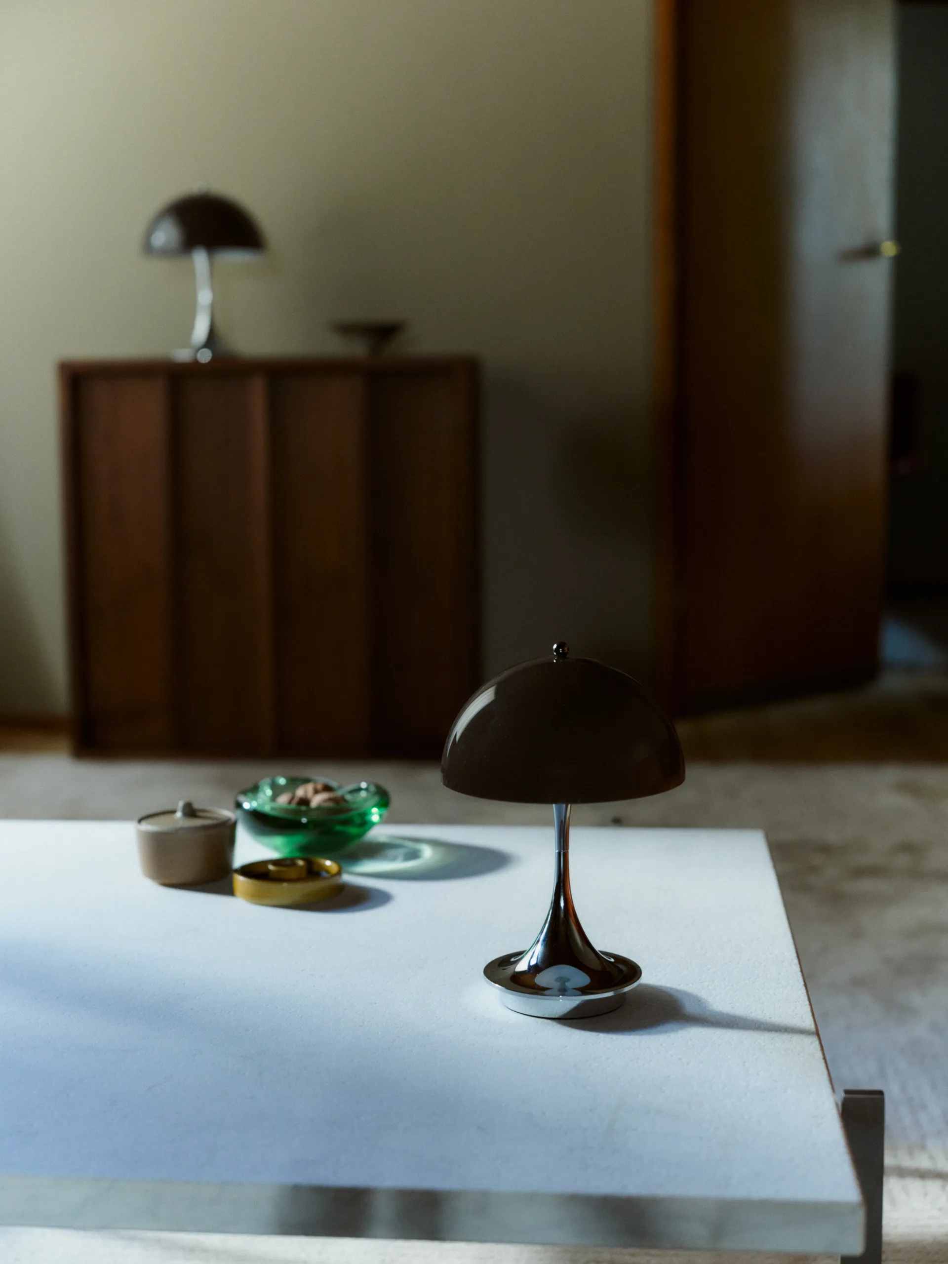 Panthella 160 Portable v3 pöytävalaisin, Original Opal Brown Louis Poulsen