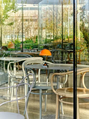 Panthella 160 Portable v3 pöytävalaisin - Original Opal Orange - Louis Poulsen