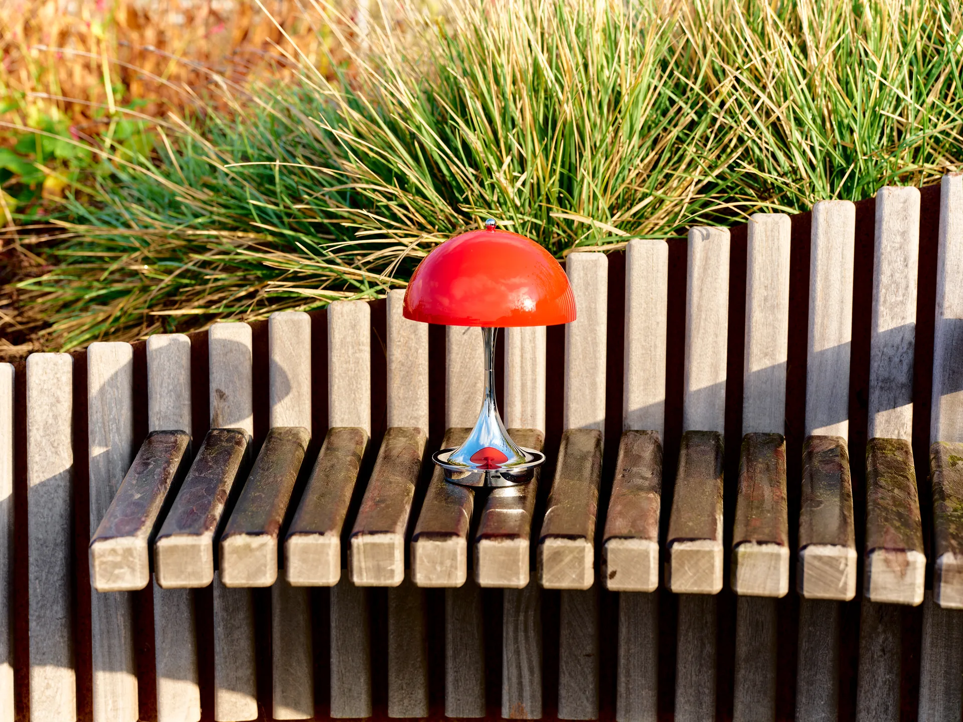 Panthella 160 Portable v3 pöytävalaisin, Original Opal Red Louis Poulsen