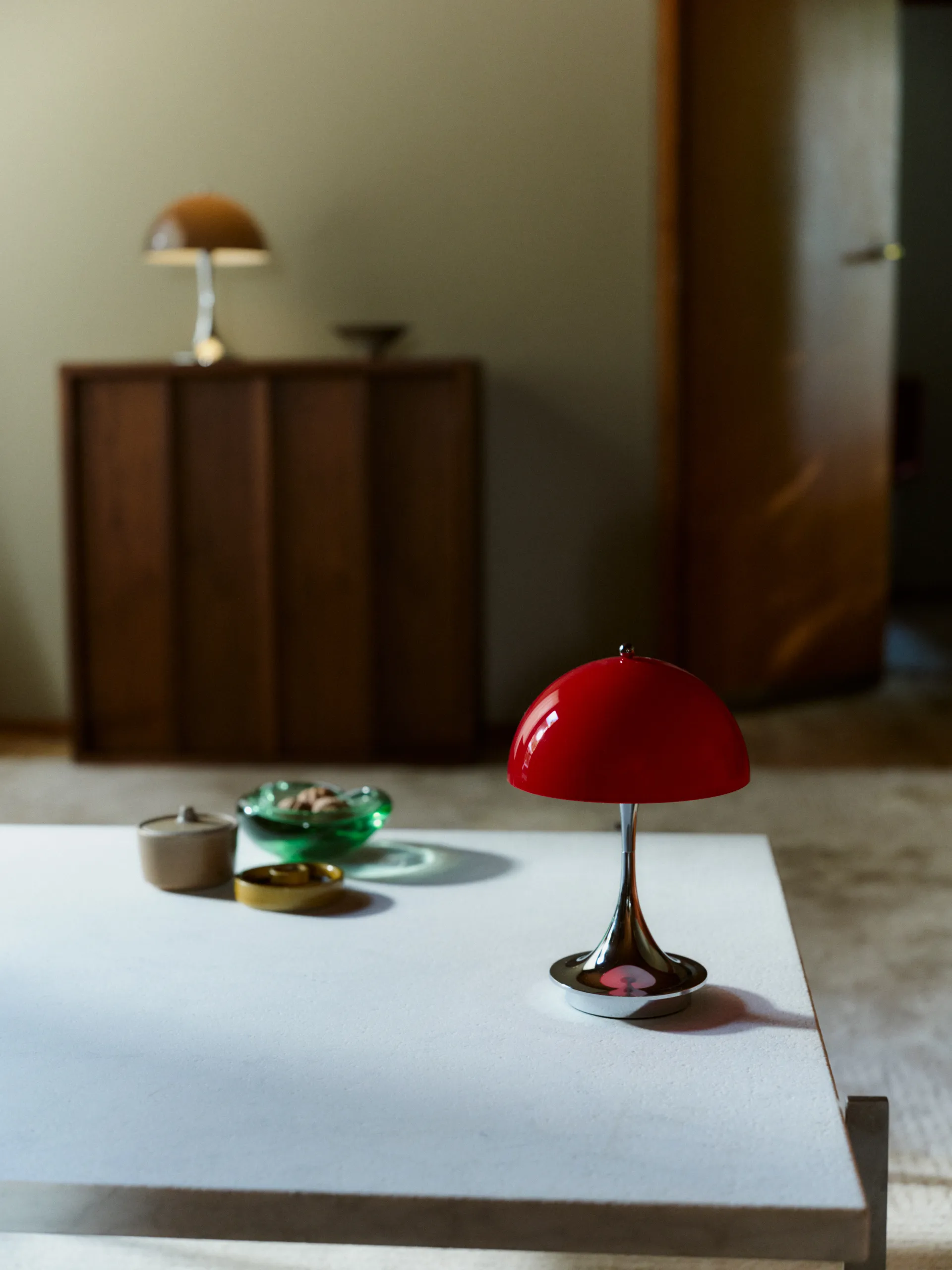 Panthella 160 Portable v3 pöytävalaisin, Original Opal Red Louis Poulsen