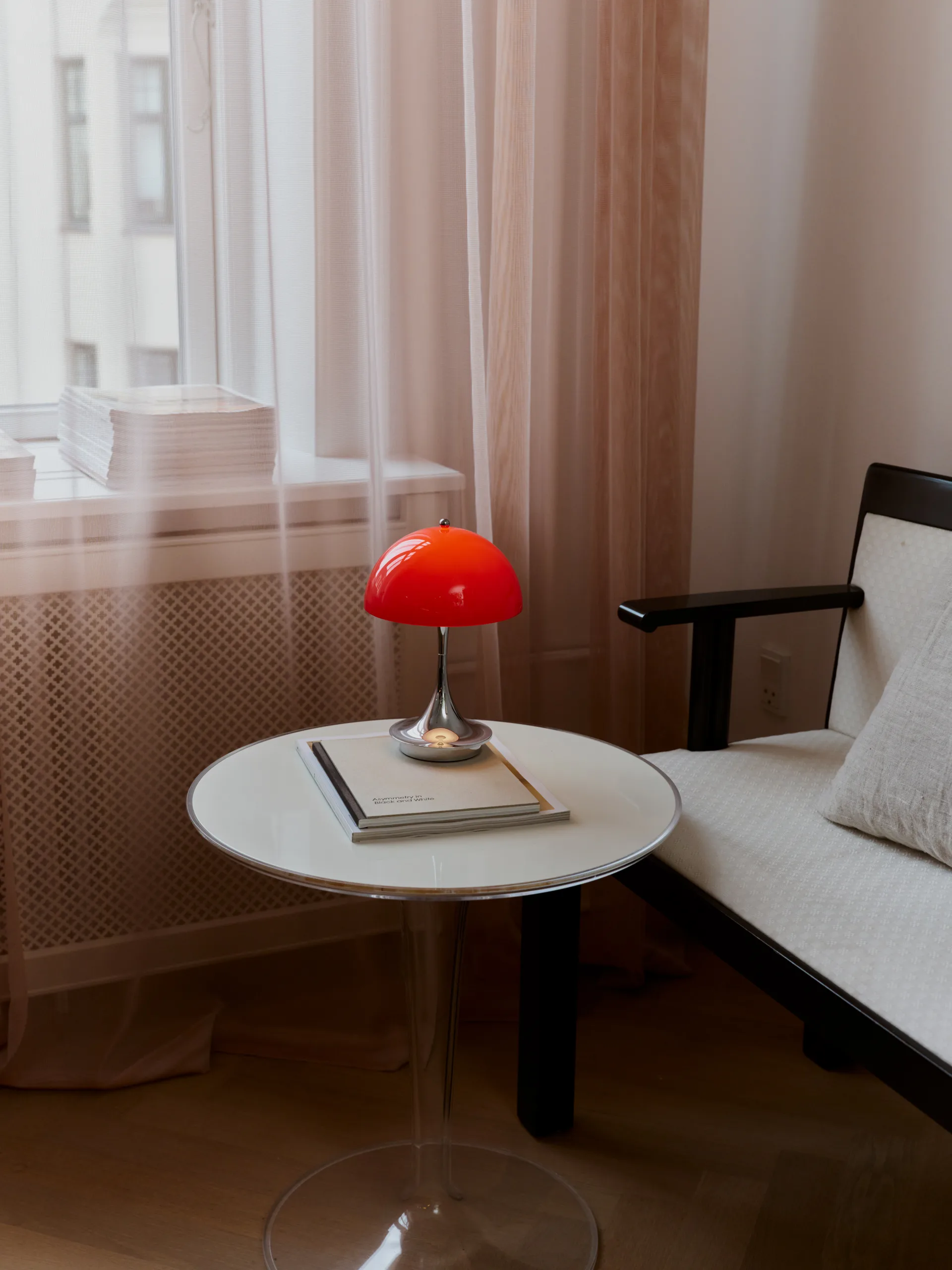 Panthella 160 Portable v3 pöytävalaisin, Original Opal Red Louis Poulsen