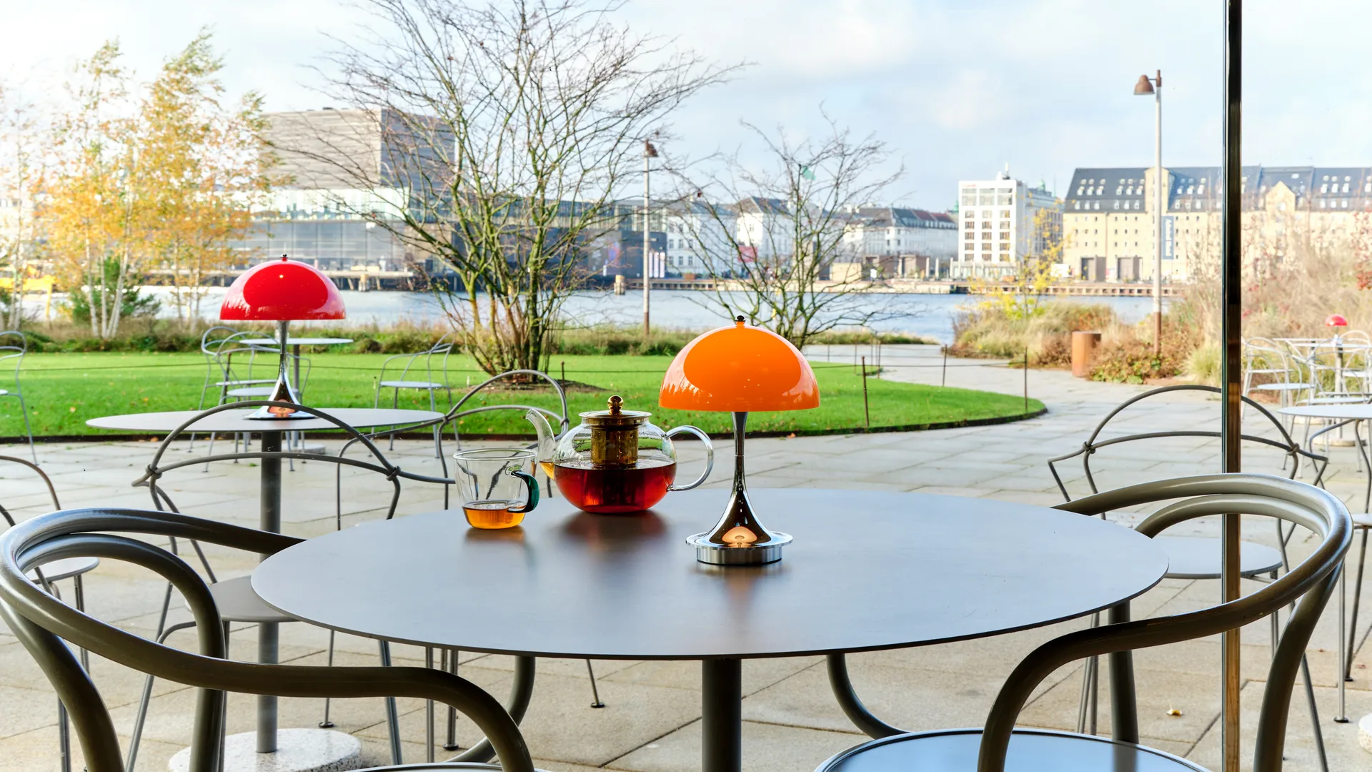 Panthella 250 kannettava pöytälamppu V3, Original Opal Orange Louis Poulsen