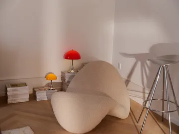 Panthella 250 kannettava pöytälamppu V3 - Original Opal Red - Louis Poulsen