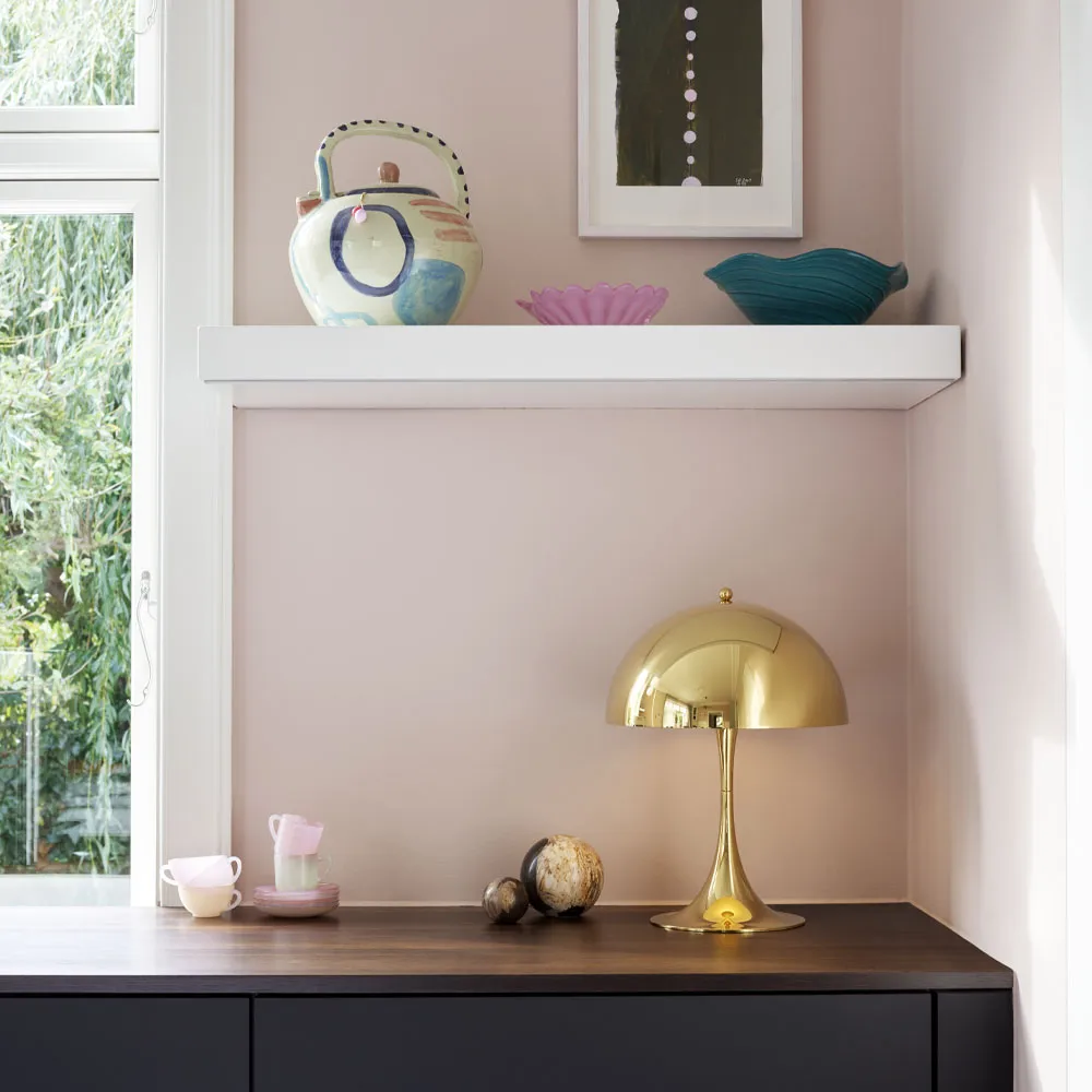 Panthella 320 pöytälamppu, Harmaa opaalin akryyli, akryyli Louis Poulsen