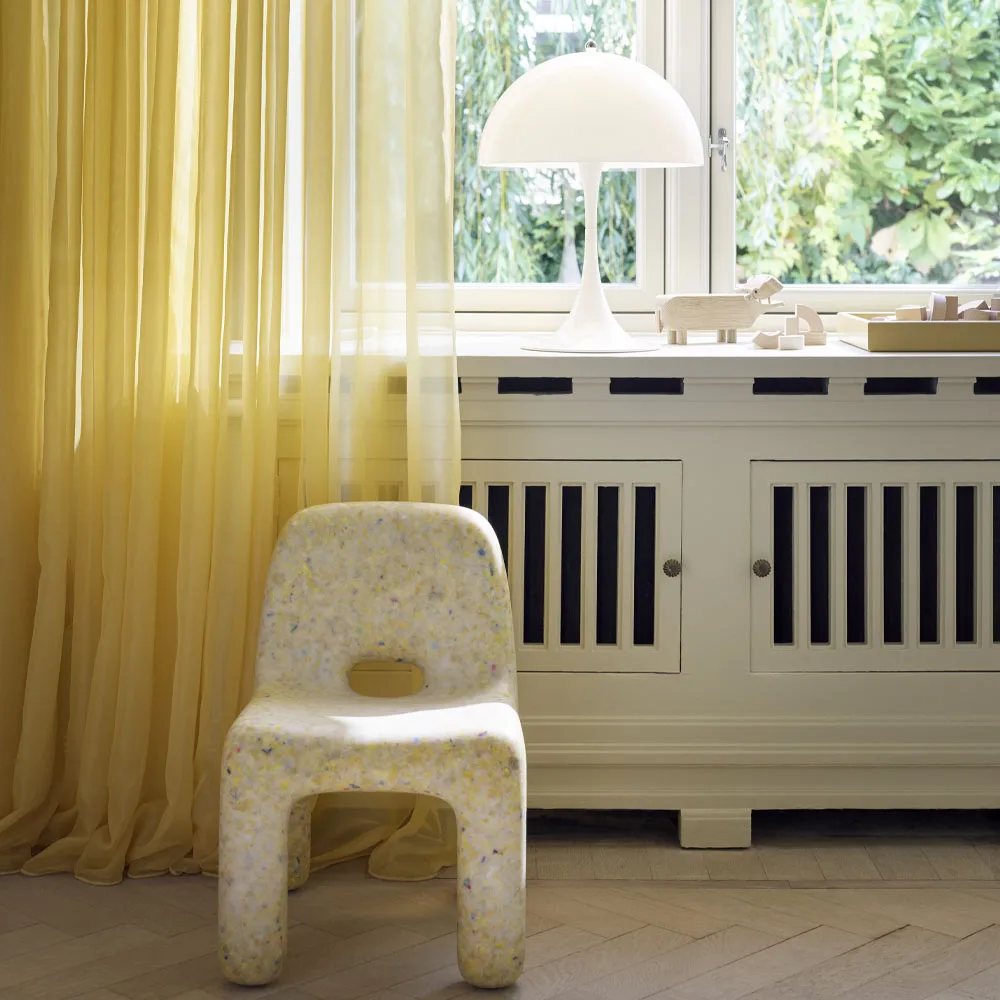 Panthella 320 pöytälamppu, Harmaa opaalin akryyli, akryyli Louis Poulsen