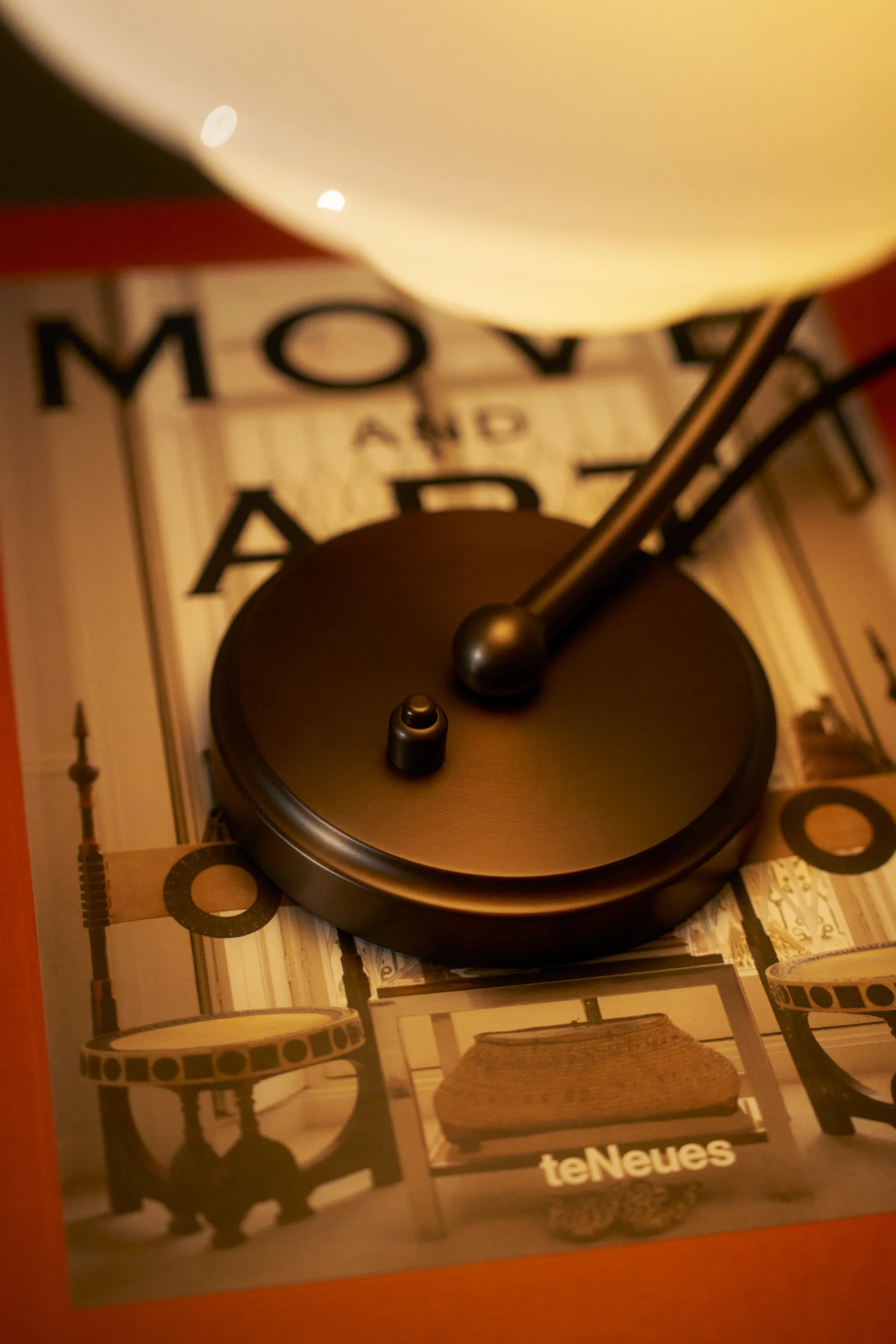 PH 2/2 Luna pöytävalaisin, Aged brass-opaalilasi Louis Poulsen