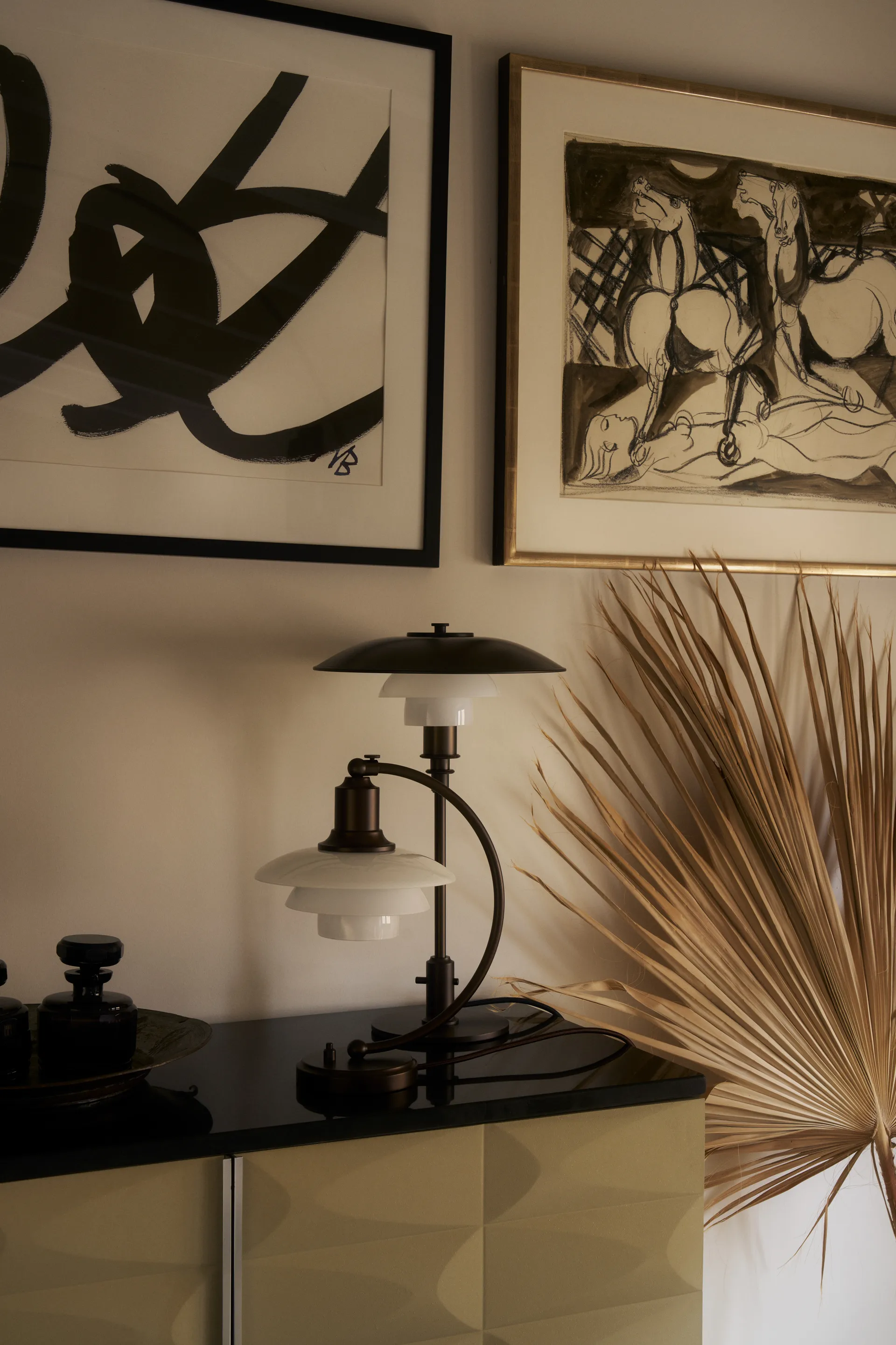 PH 2/2 Luna pöytävalaisin, Aged brass-opaalilasi Louis Poulsen