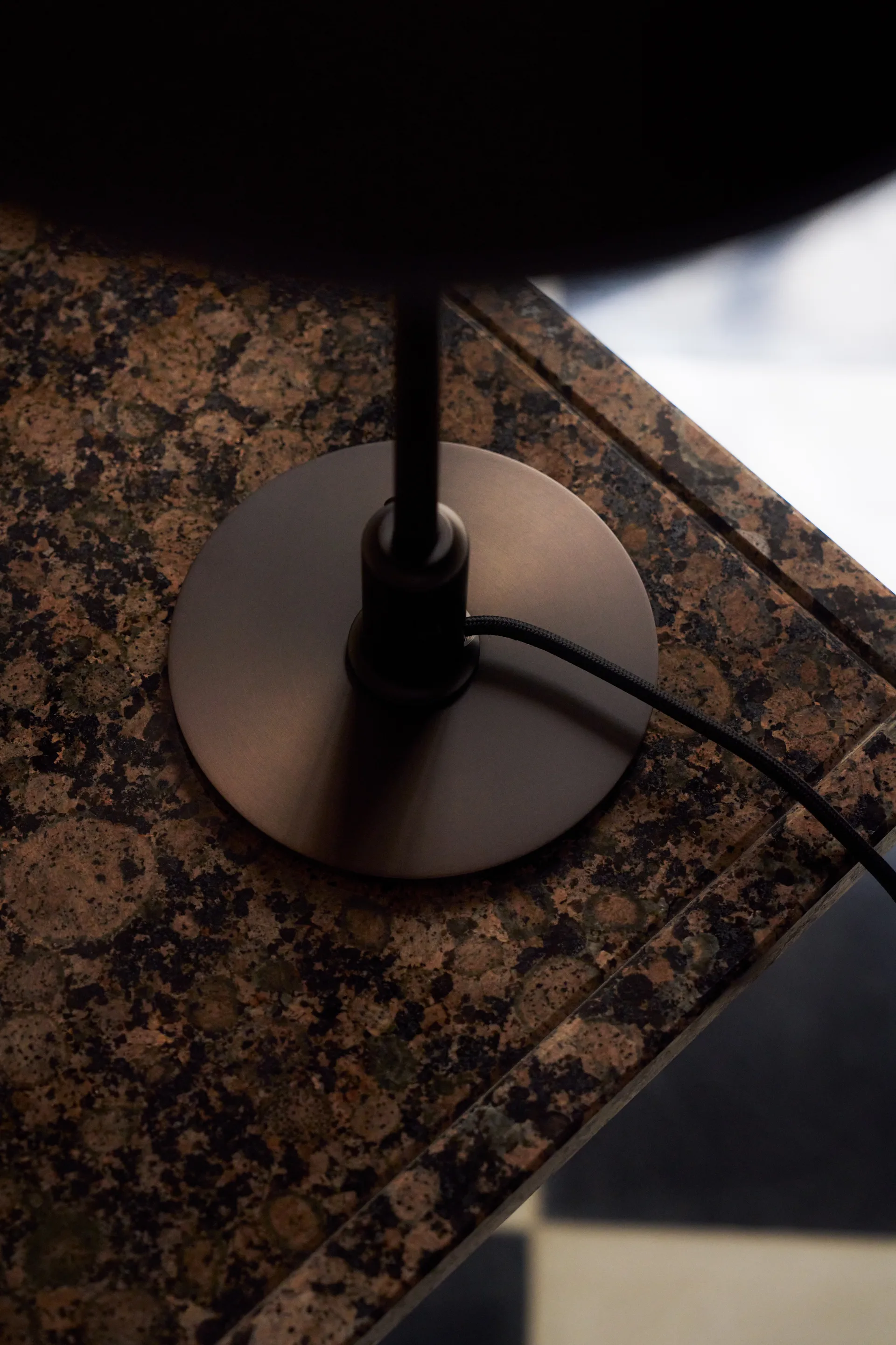 PH 3/2 Luna pöytälamppu, Aged brass-opaalilasi Louis Poulsen