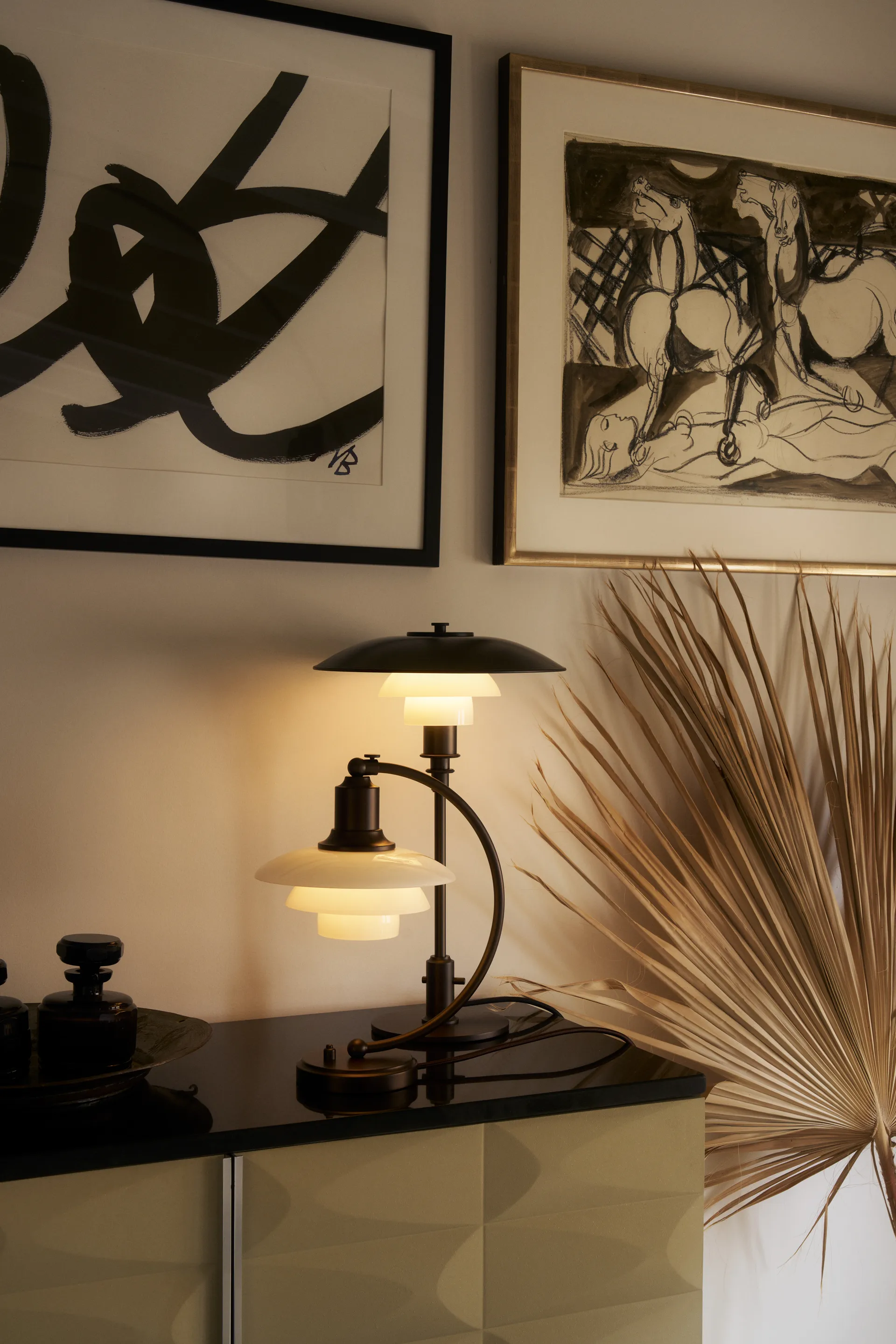 PH 3/2 Luna pöytälamppu, Aged brass-opaalilasi Louis Poulsen