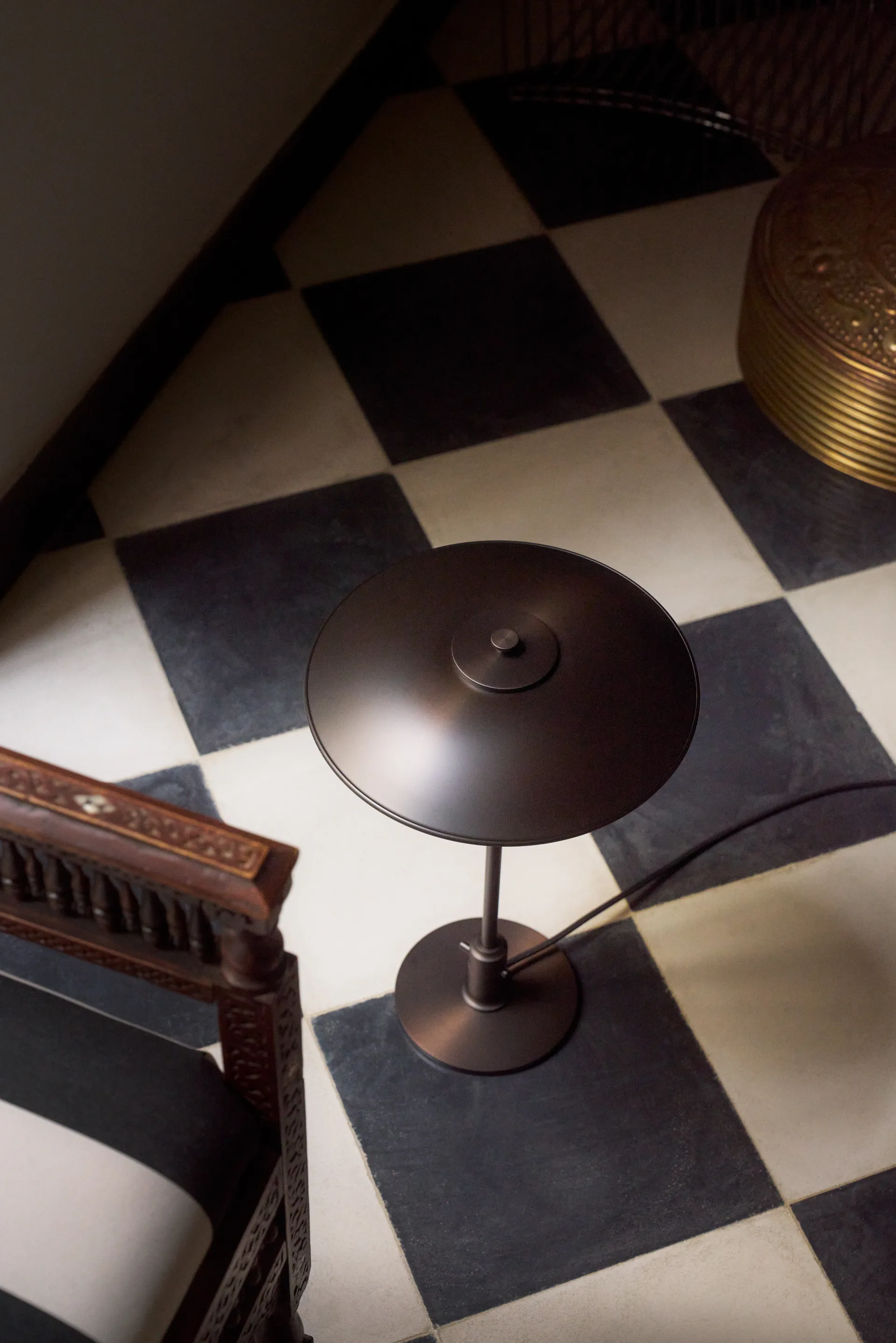 PH 3/2 Luna pöytälamppu, Aged brass-opaalilasi Louis Poulsen