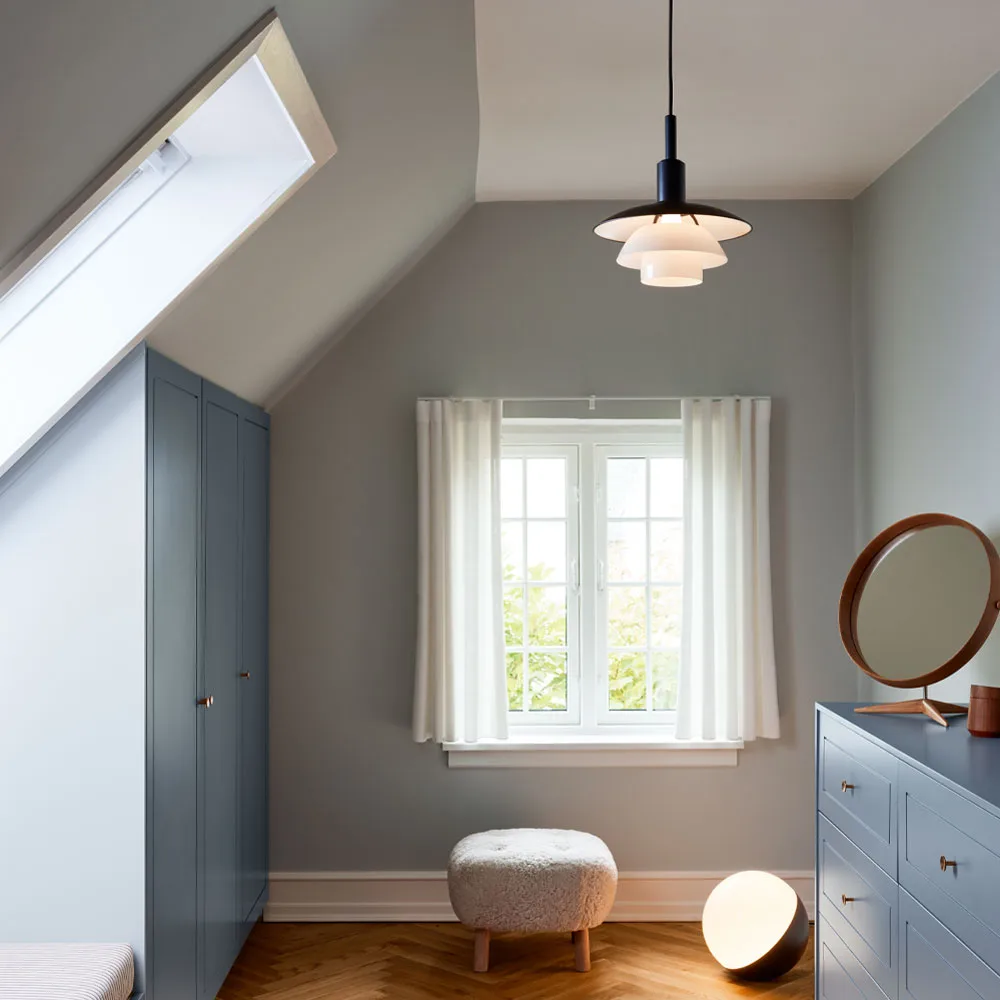 PH 3/3 riippuvalaisin, Valkoinen opaali, lasi Louis Poulsen