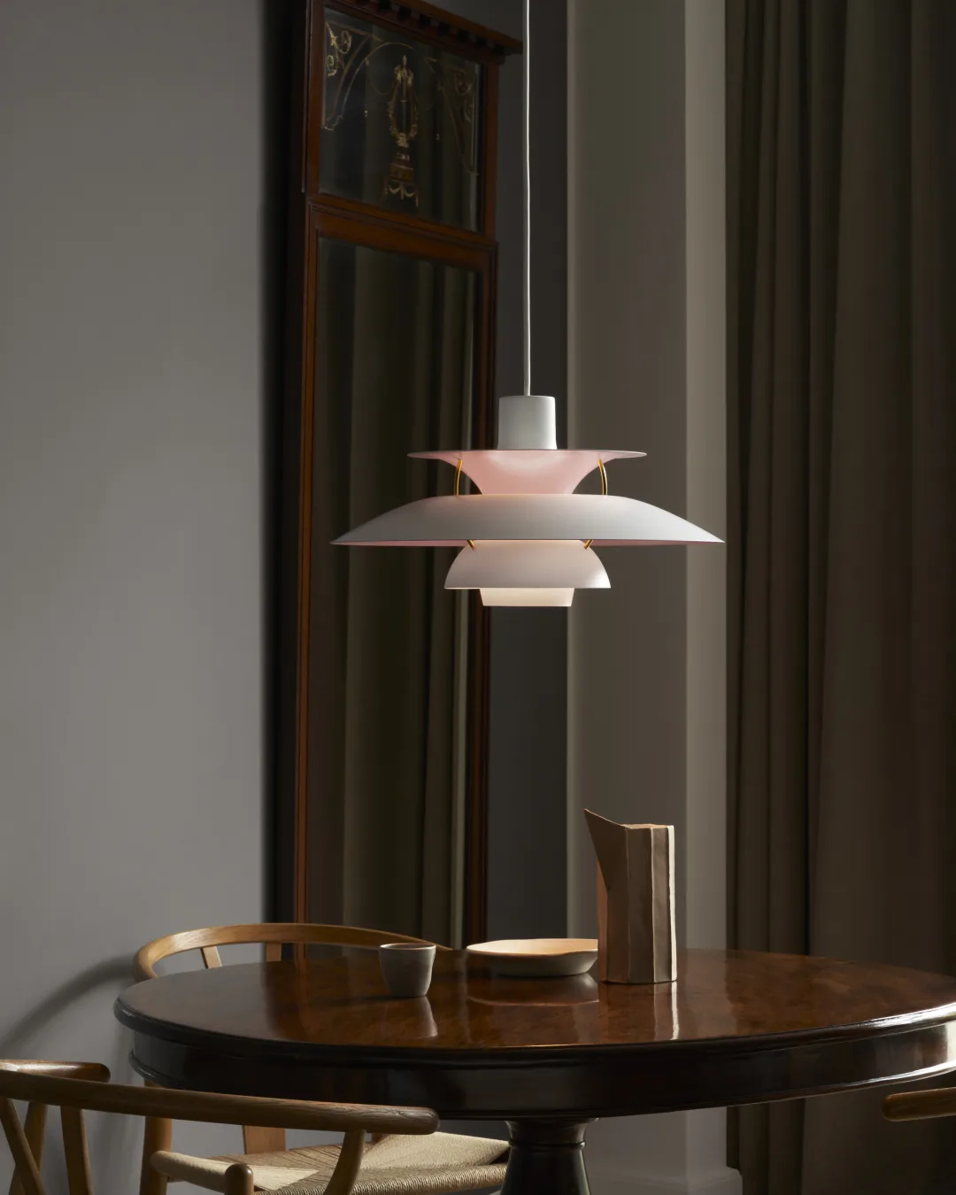PH 5 Anniversary Juhlaeditio riippuvalaisin, Matte white-pale rose Louis Poulsen