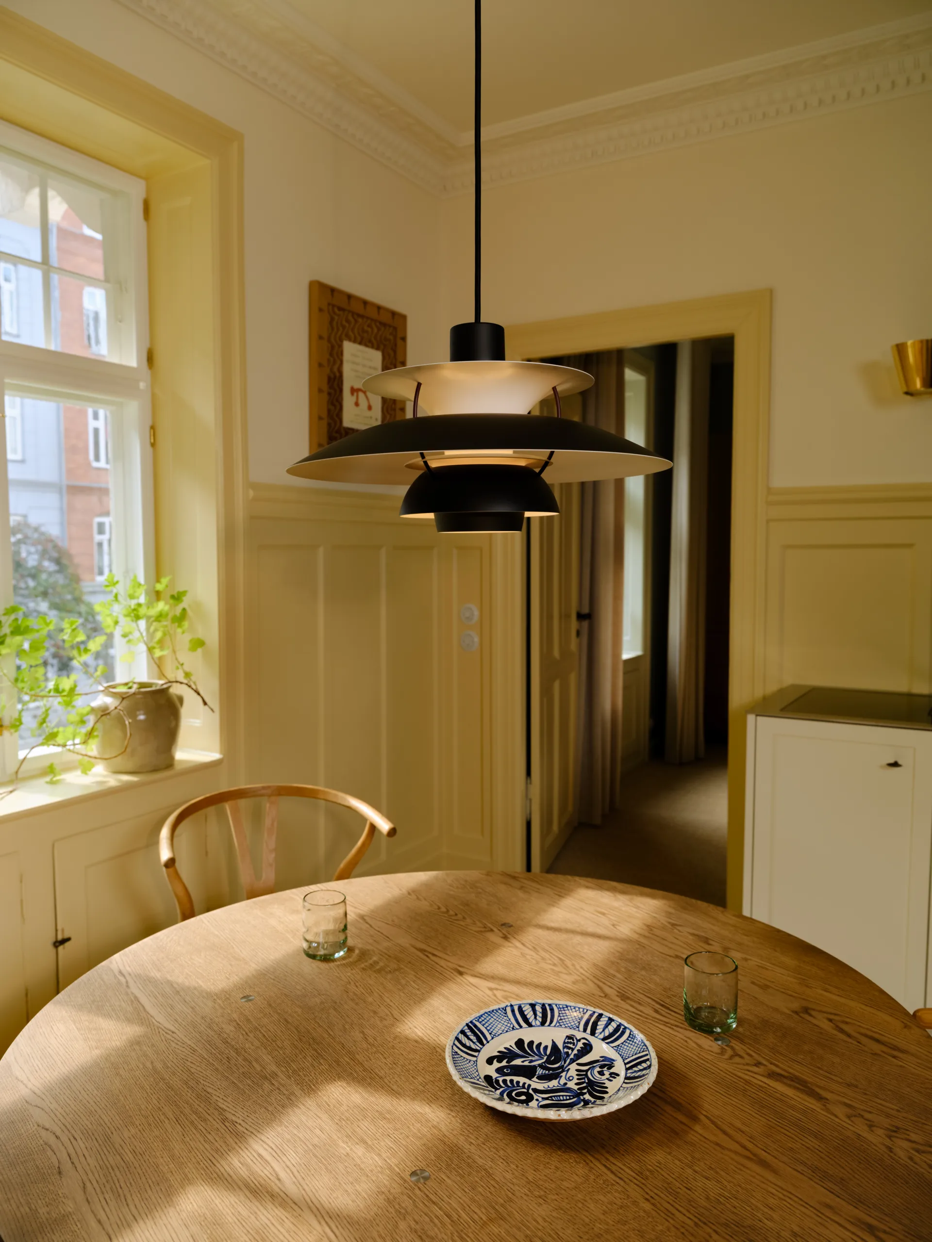 PH 5 Black Edition 2025 riippuvalaisin, Musta Louis Poulsen