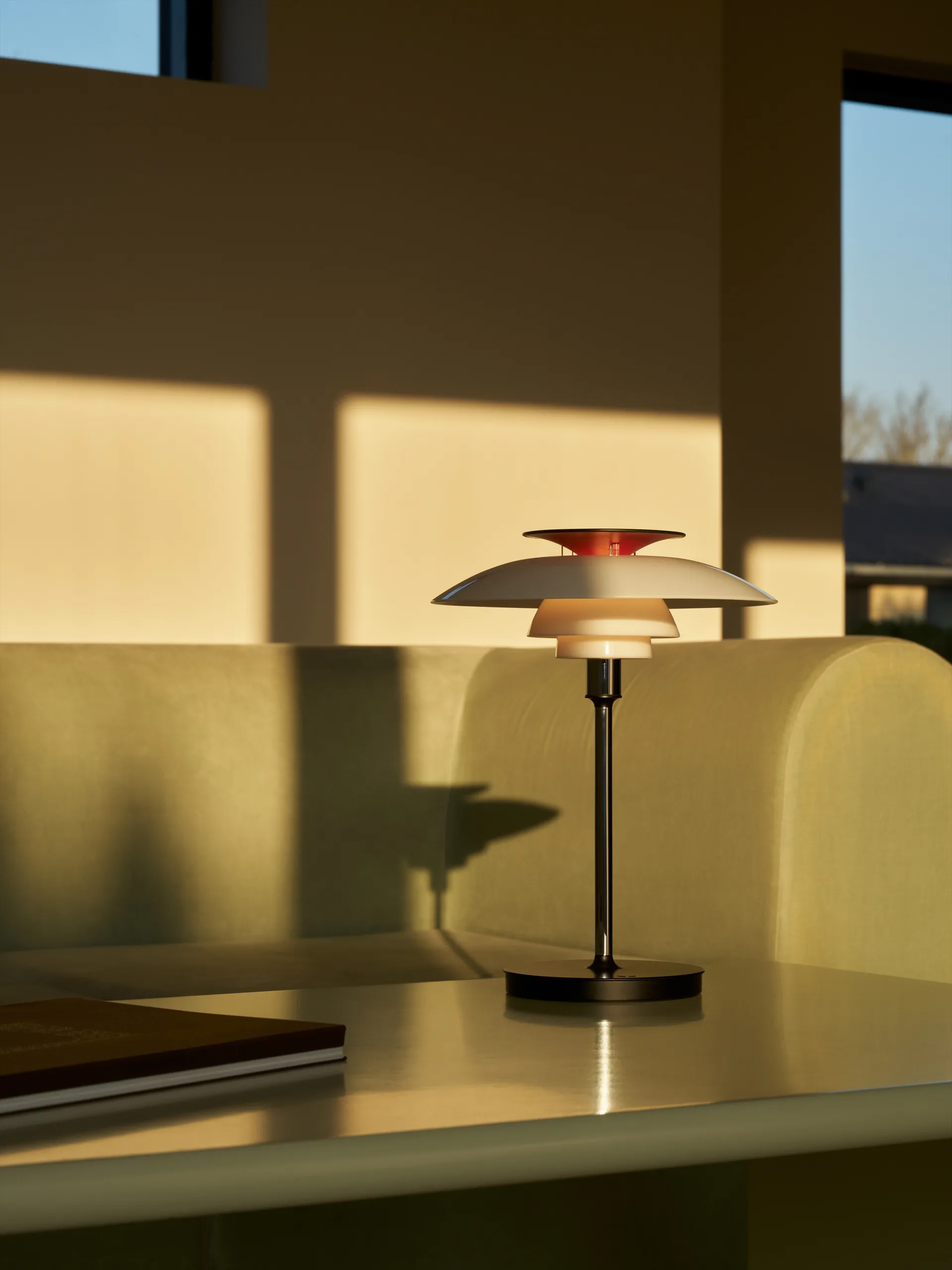 PH 80 kannettava pöytälamppu, Valkoinen opaali, kromattu Louis Poulsen