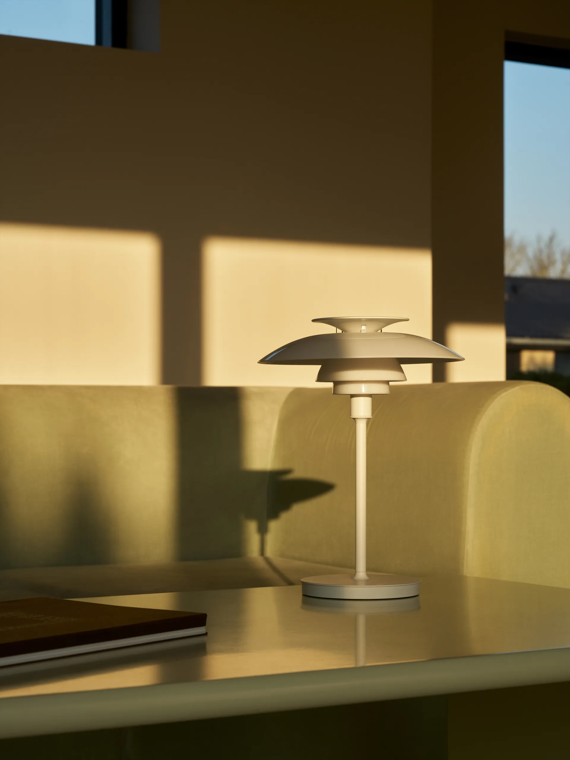 PH 80 kannettava pöytälamppu, Valkoinen opaali, valkoinen Louis Poulsen