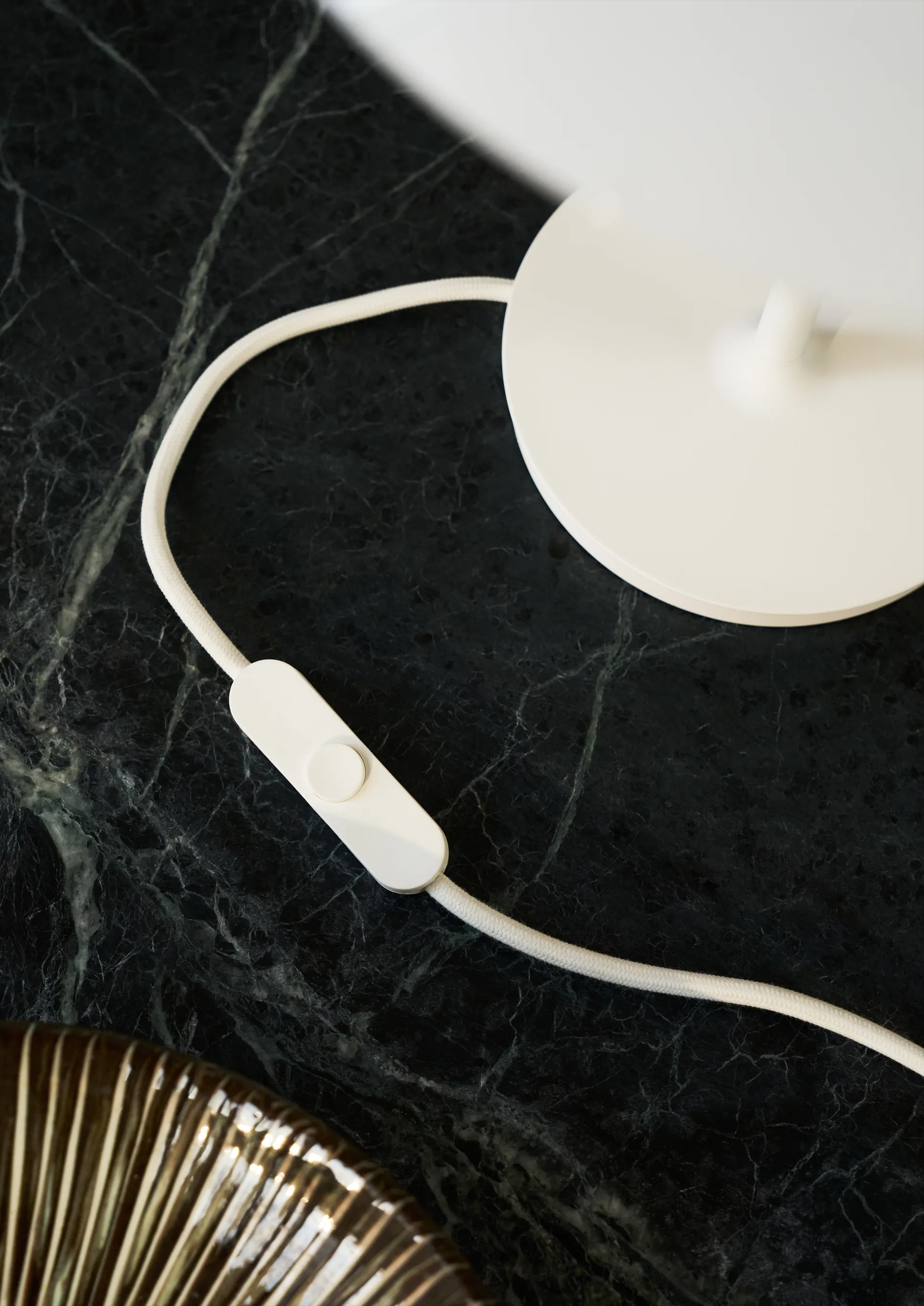 PH 80 pöytälamppu, Valkoinen opaali, valkoinen Louis Poulsen