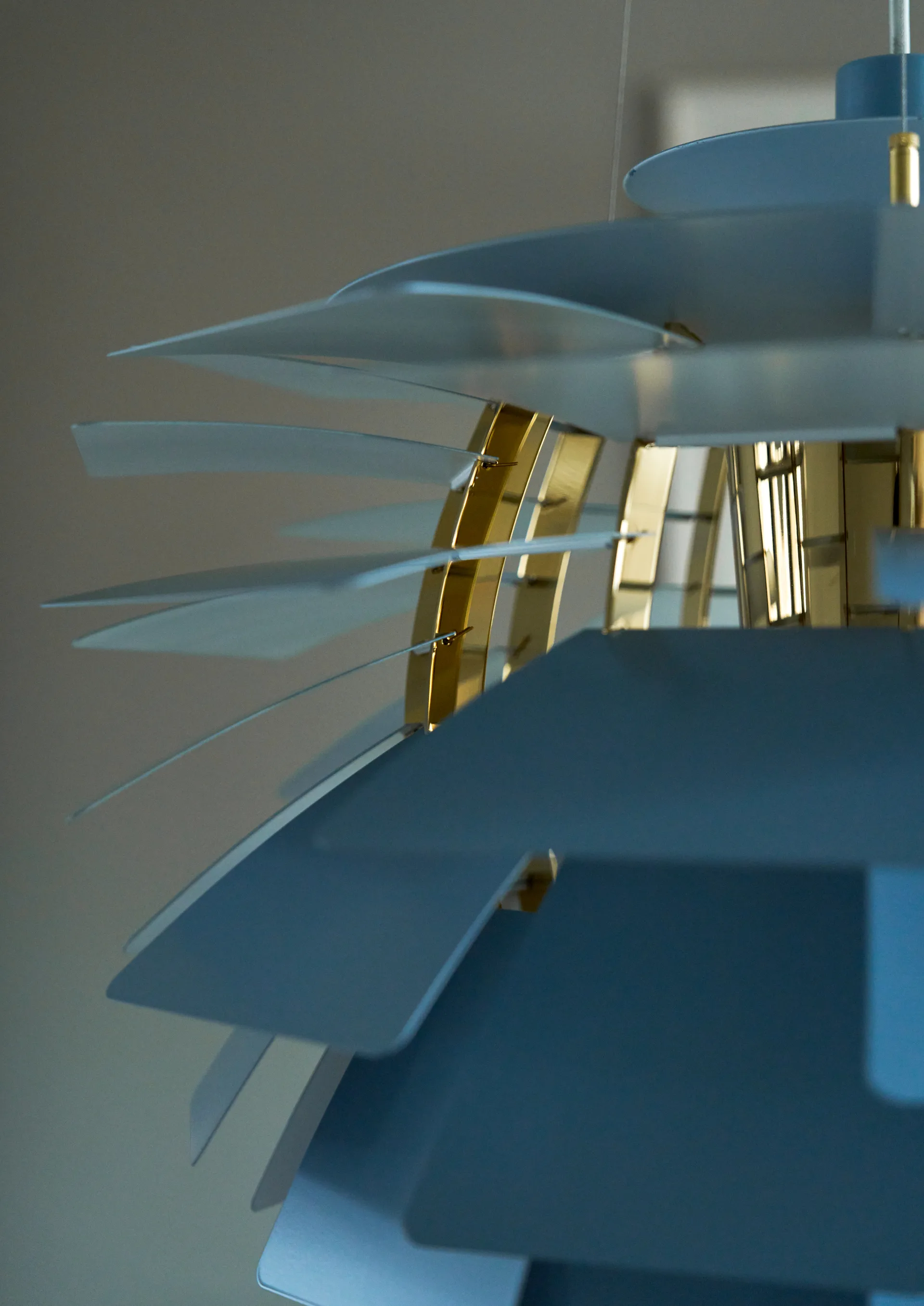 PH Artichoke -kattolamppu Ø60 cm, Dusty blue-brass metallised Louis Poulsen