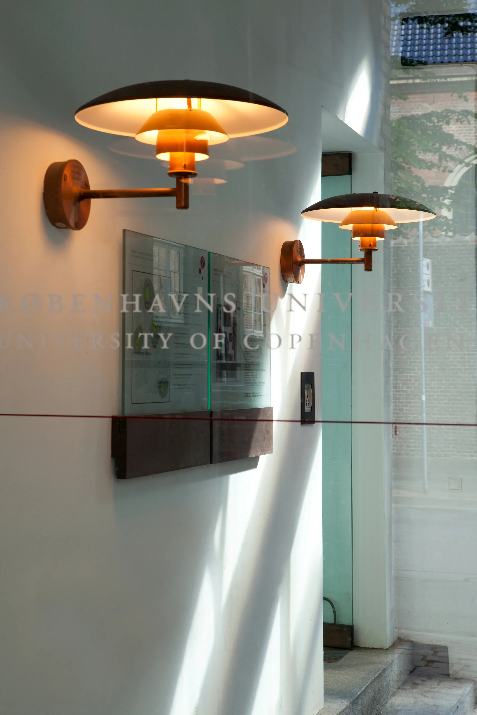 PH seinälamppu, Brushed copper Louis Poulsen