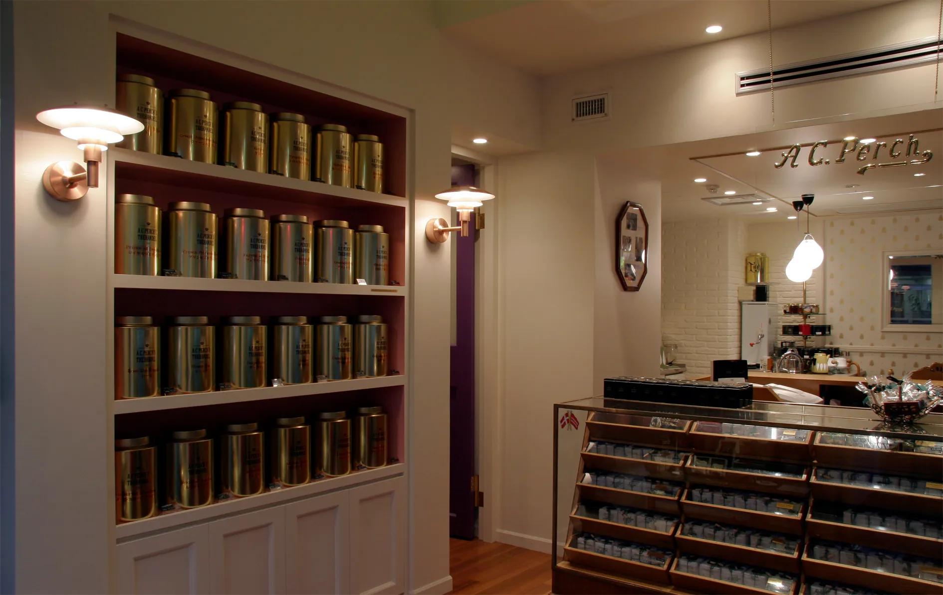 PH seinälamppu, Brushed copper Louis Poulsen