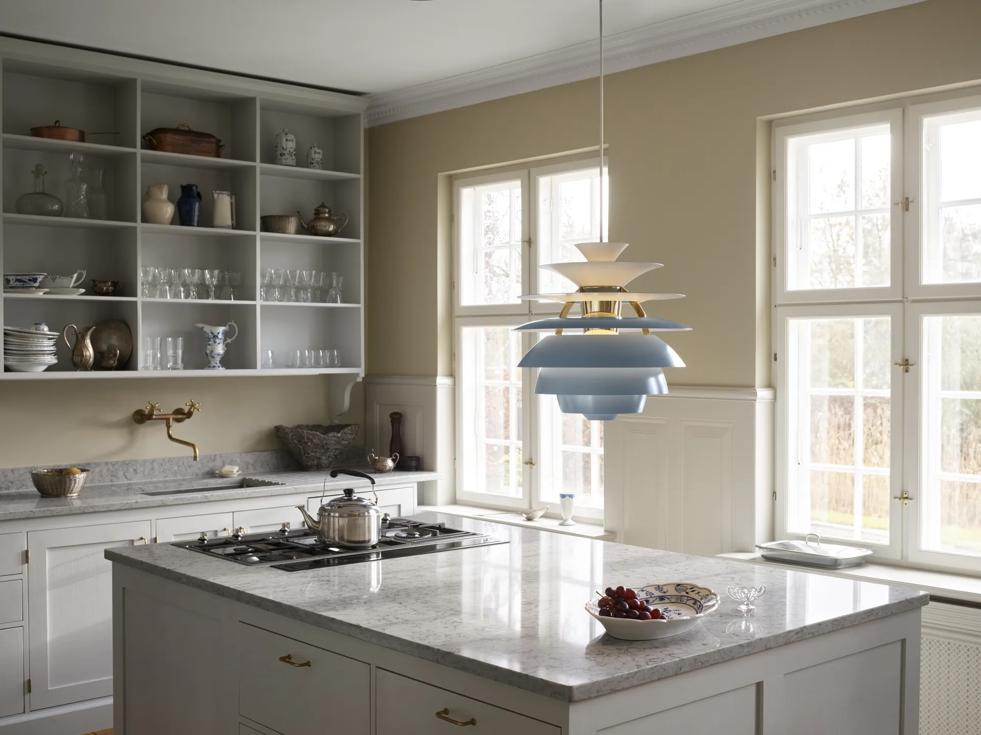 PH Snowball -kattolamppu, Dusty blue-brass Louis Poulsen