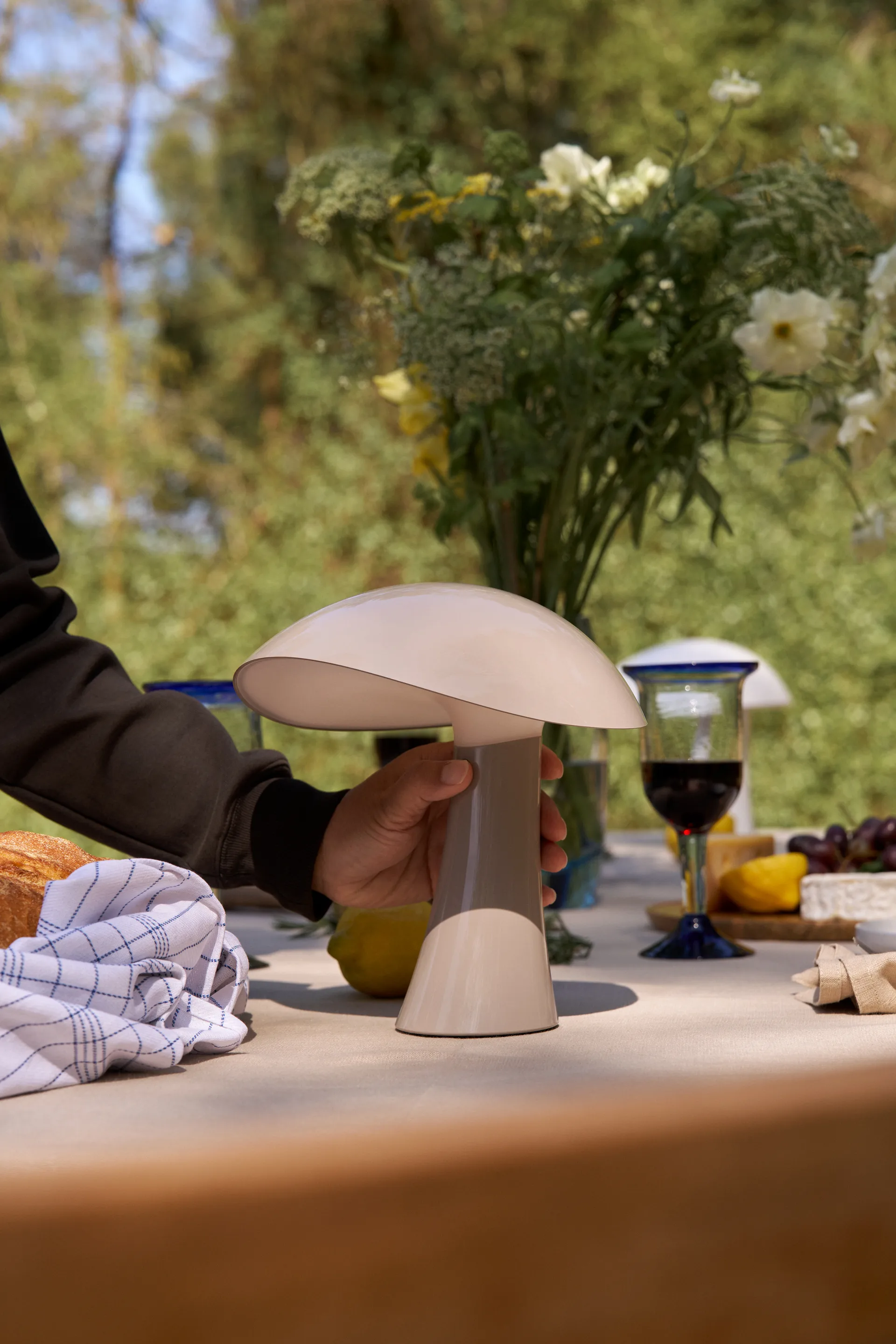 Rumee 220 kannettava pöytälamppu, Cloud White Louis Poulsen