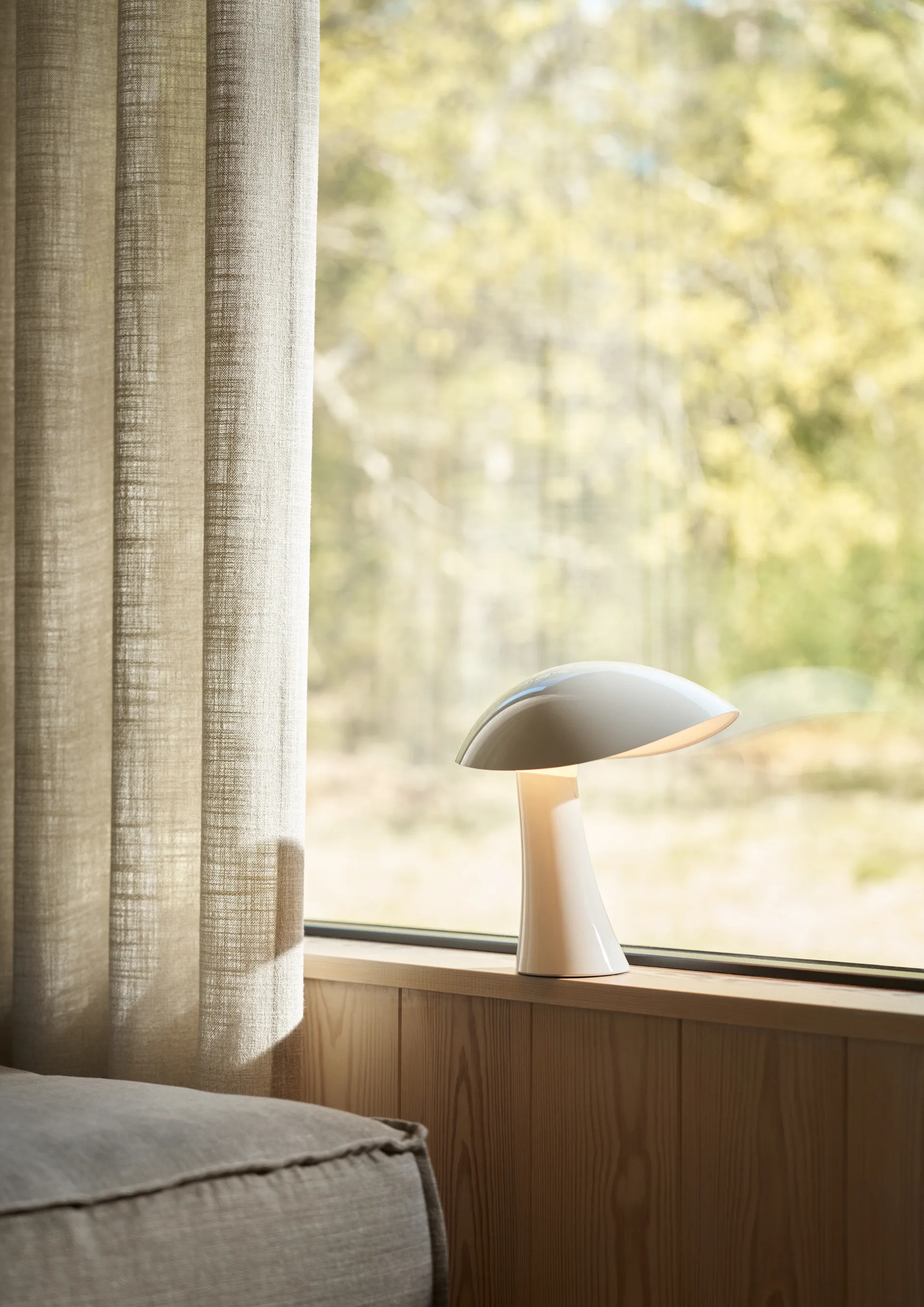 Rumee 220 kannettava pöytälamppu, Cloud White Louis Poulsen