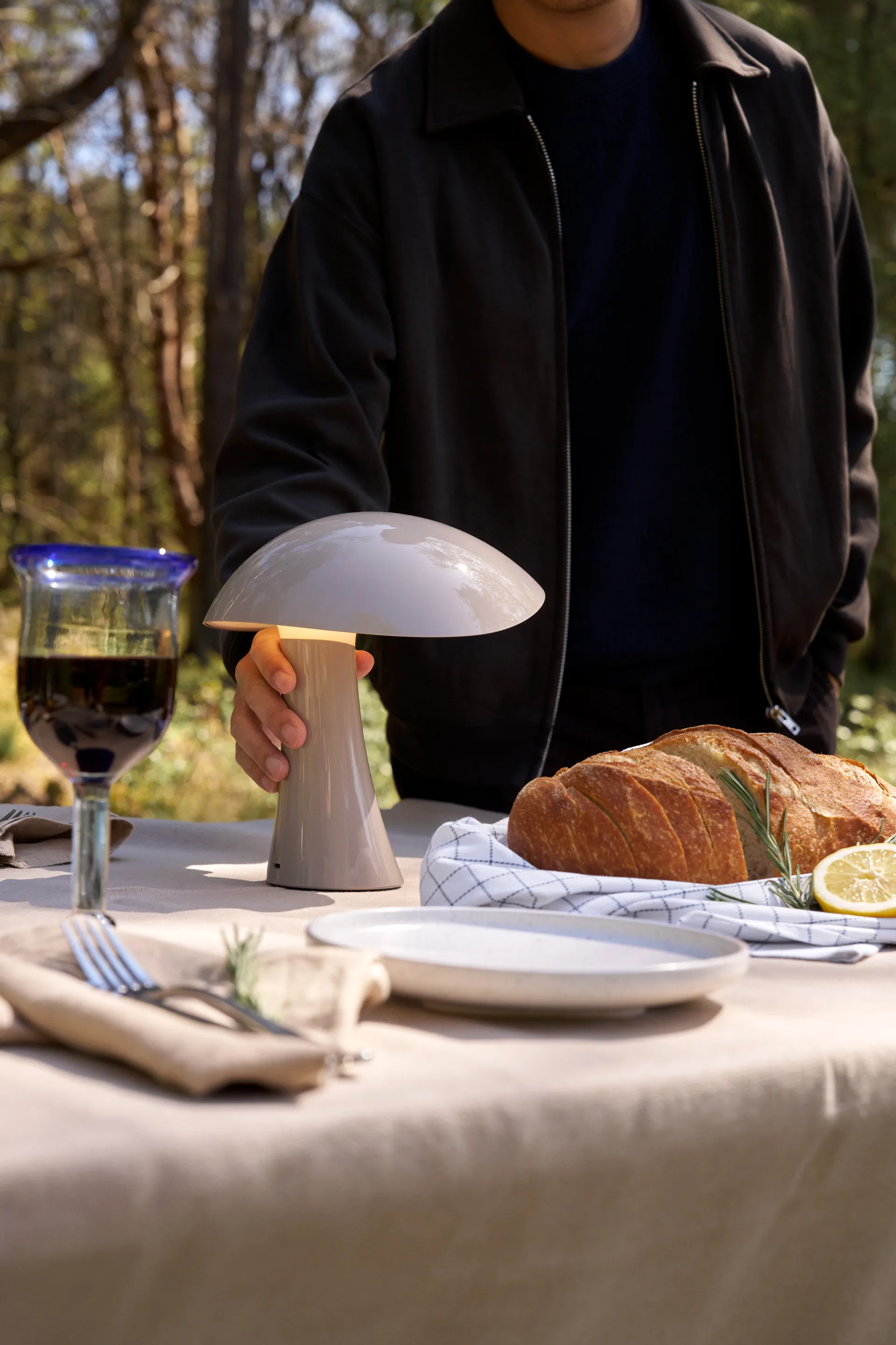 Rumee 220 kannettava pöytälamppu, Earth Grey Louis Poulsen