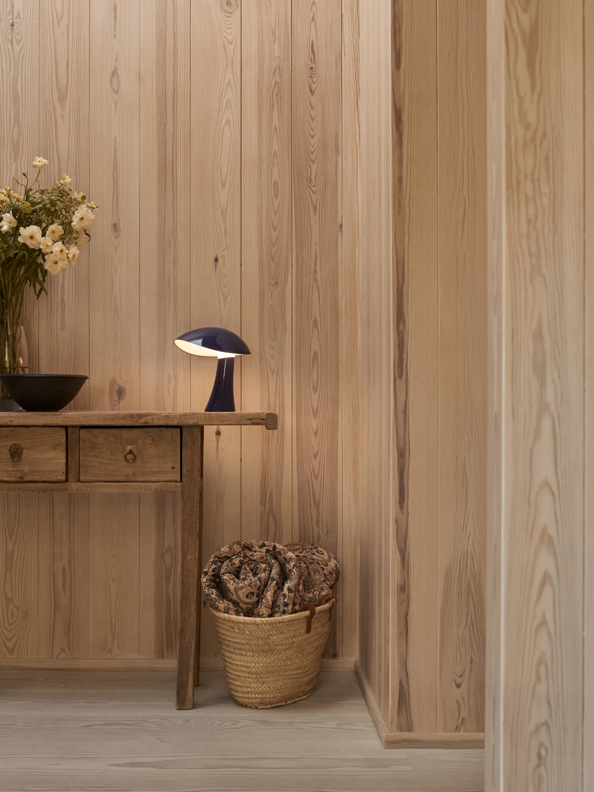 Rumee 220 kannettava pöytälamppu, Night Blue Louis Poulsen