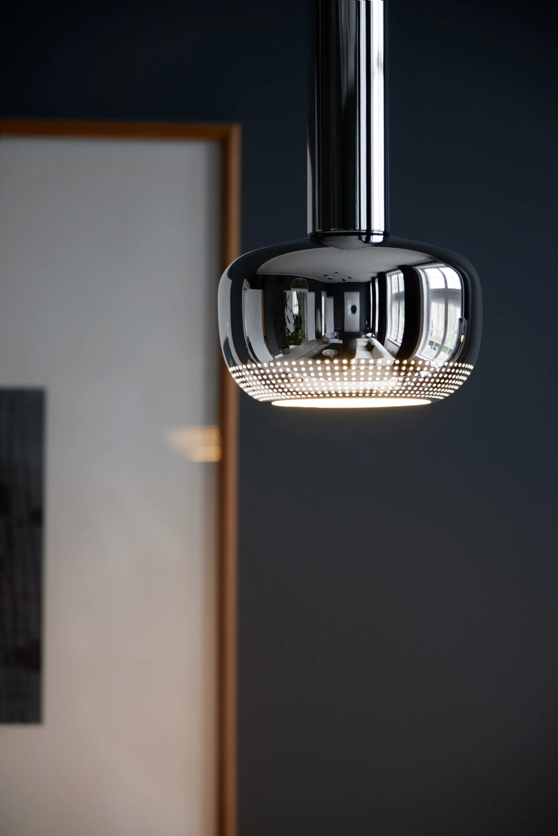 VL 56 riippuvalaisin, Kromattu korkea kiilto Louis Poulsen