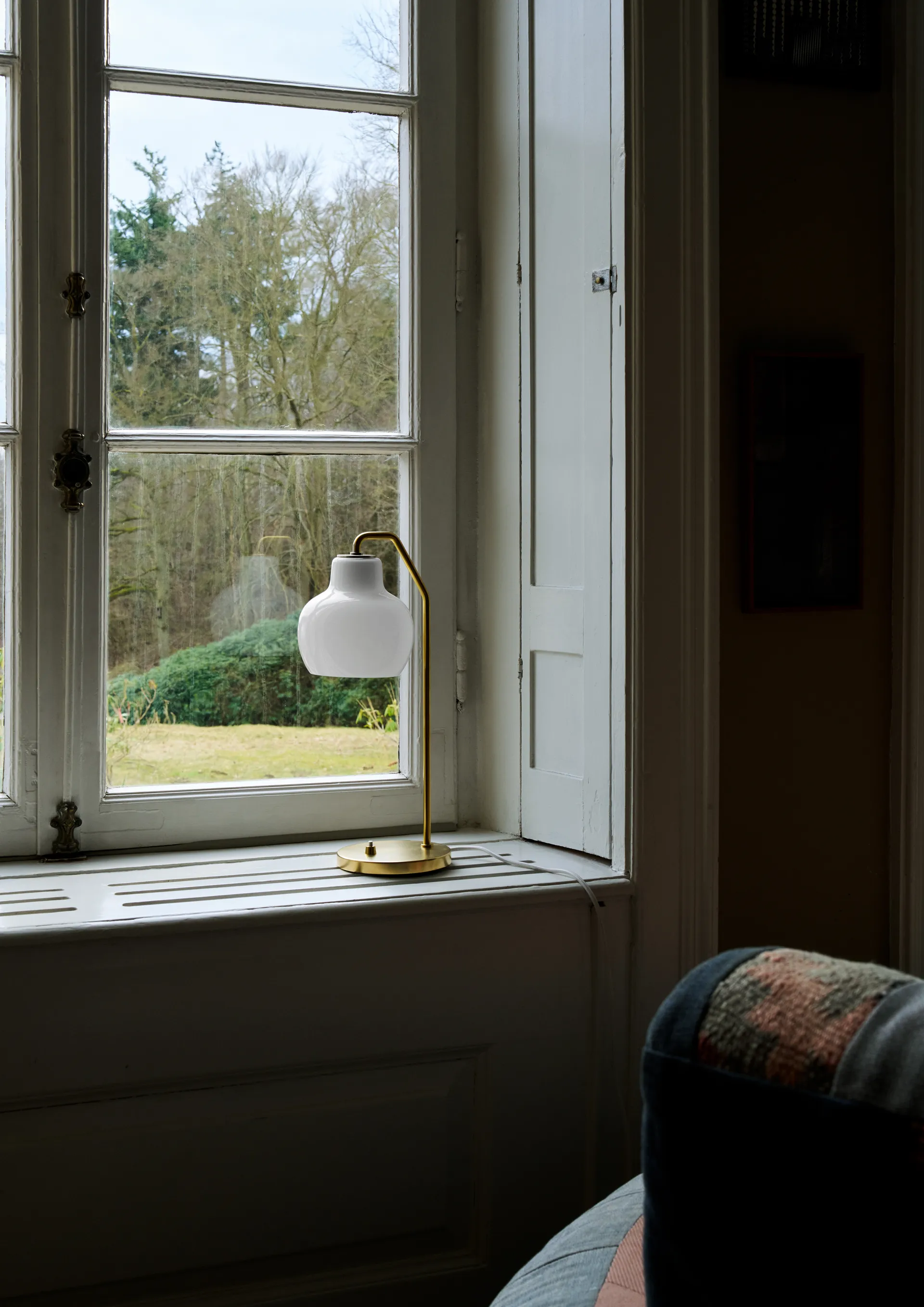 VL Ring Crown pöytävalaisin Ø15 cm, Messinki-opaalilasi Louis Poulsen