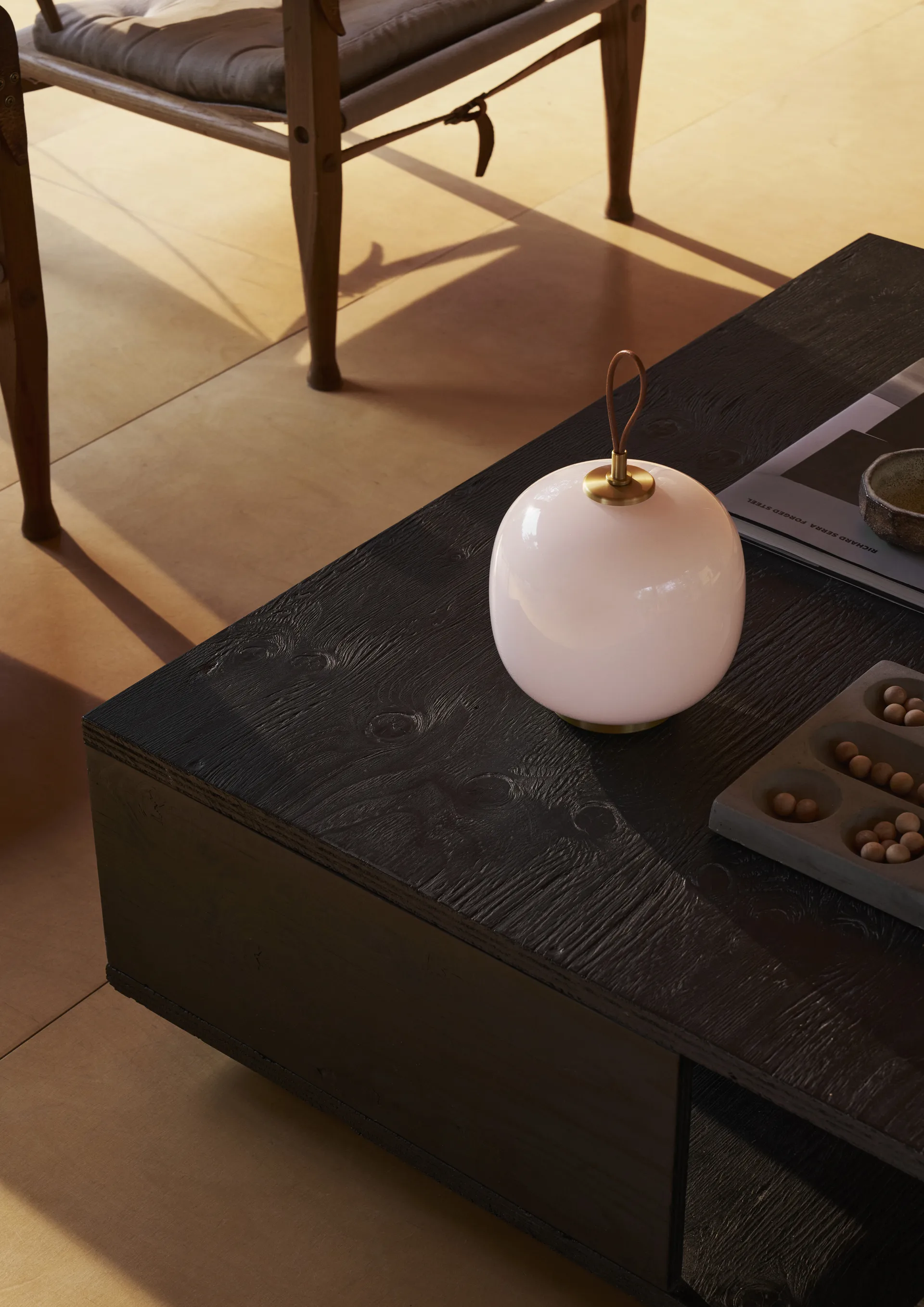 VL45 Radiohus kannettava lamppu Ø17,5 cm, Brass-pale rose glass Louis Poulsen