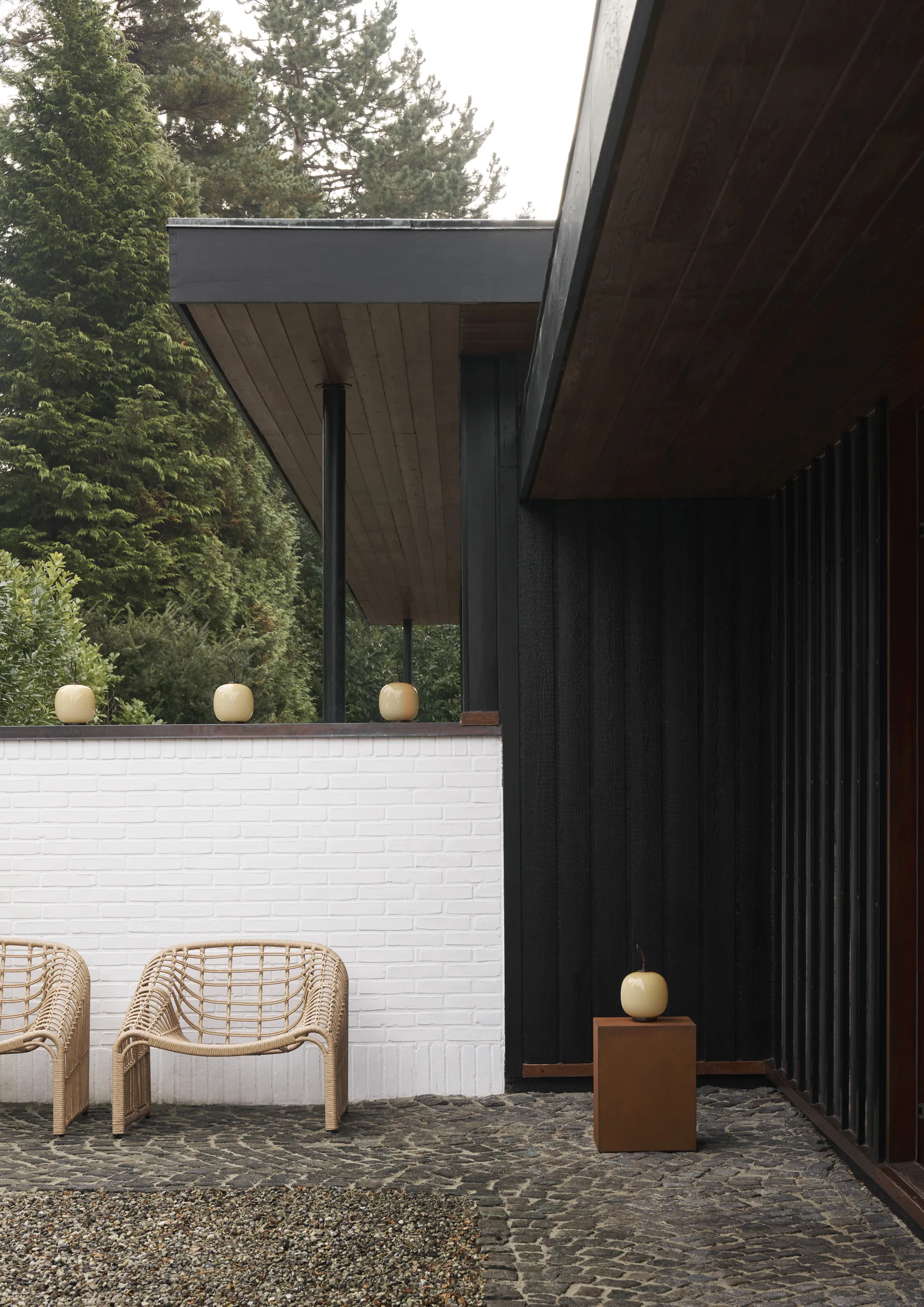 VL45 Radiohus kannettava lamppu Ø17,5 cm, Brass-pale yellow glass Louis Poulsen