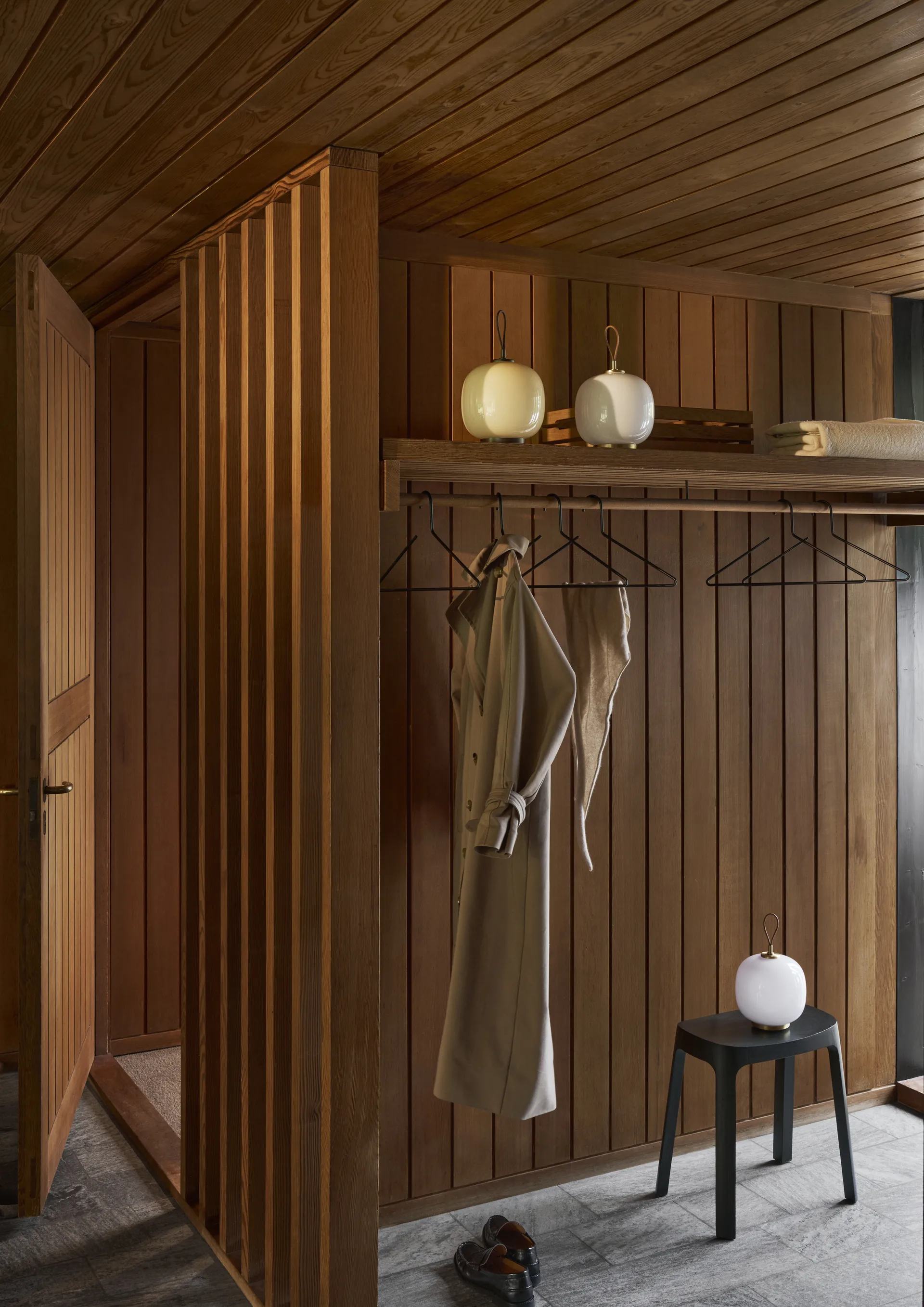 VL45 Radiohus kannettava lamppu Ø17,5 cm, Brass-white opal glass Louis Poulsen