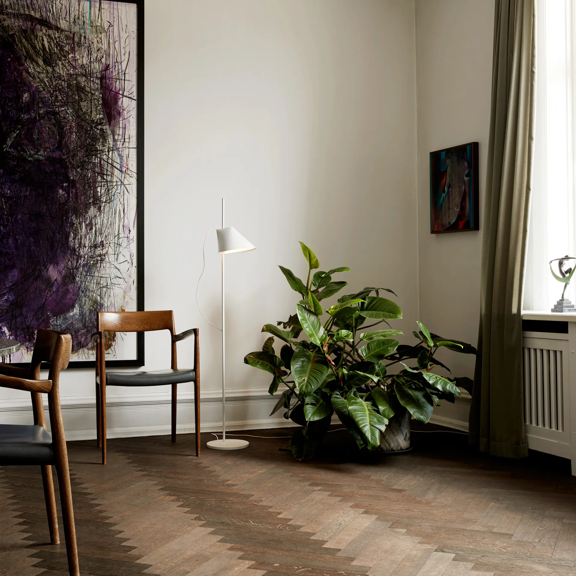 Yuh-jalkalamppu, Valkoinen Louis Poulsen