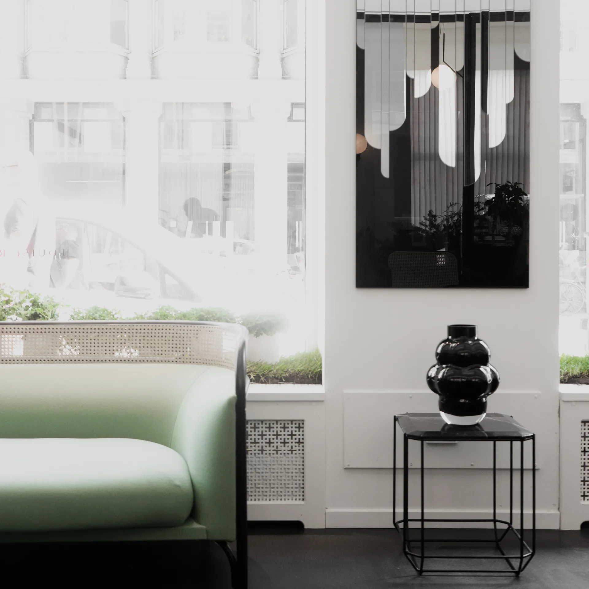 Balloon maljakko 04 32 cm, Musta Louise Roe