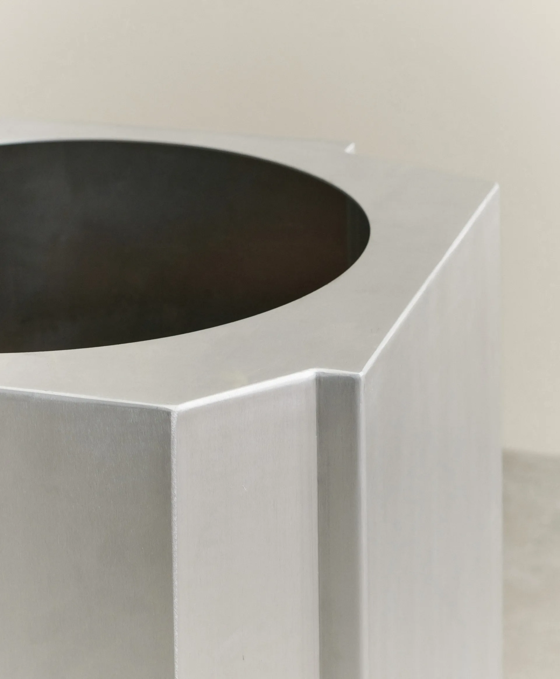 Funki ruukku L 52 cm, Harjattu alumiini Louise Roe