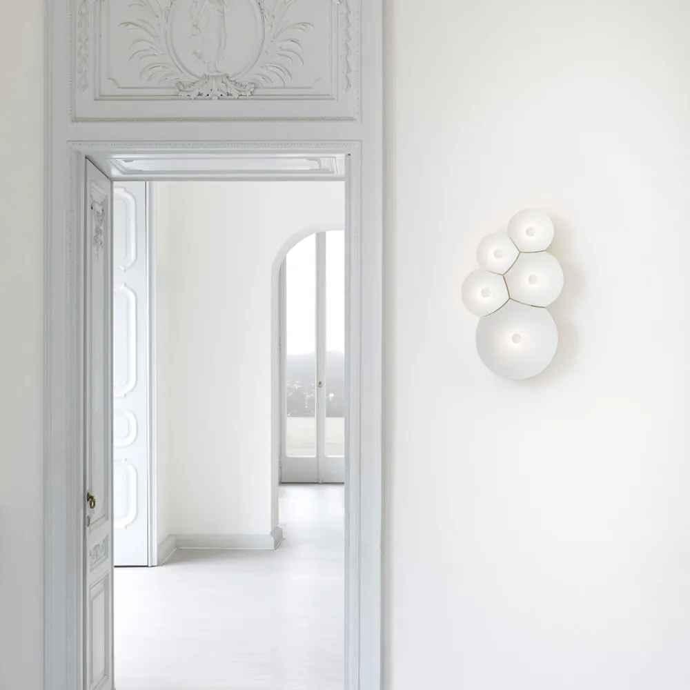 Bulbullia seinävalaisin, Valkoinen Luceplan