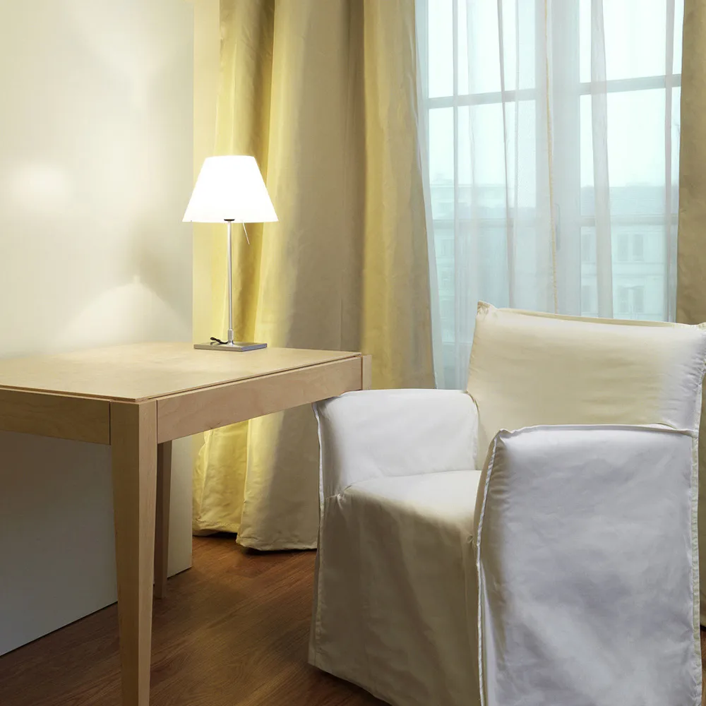 Costanza D13c -pöytävalaisin, Valkoinen Luceplan