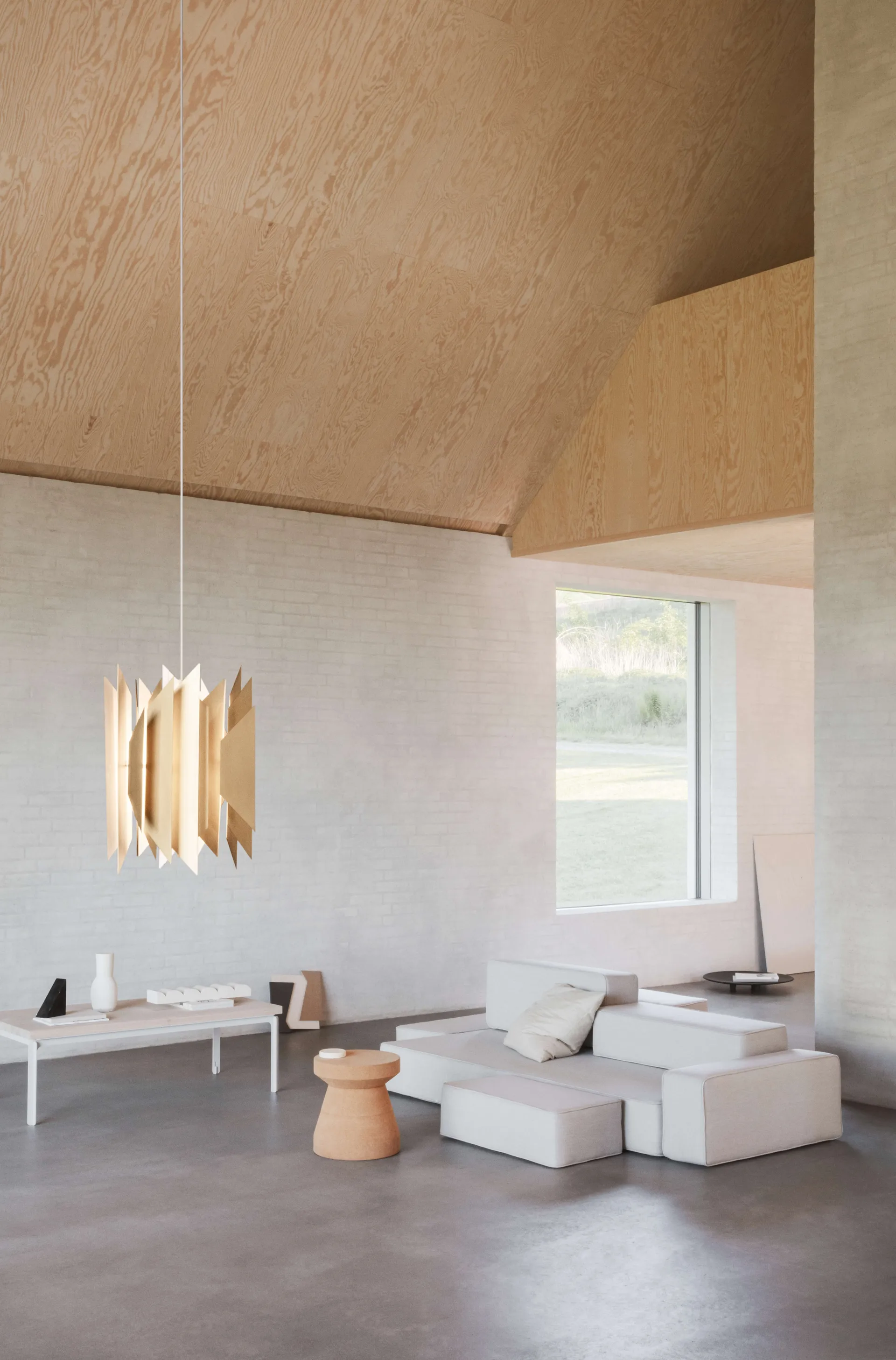 Divan 2 700 riippuvalaisin, Brass LYFA