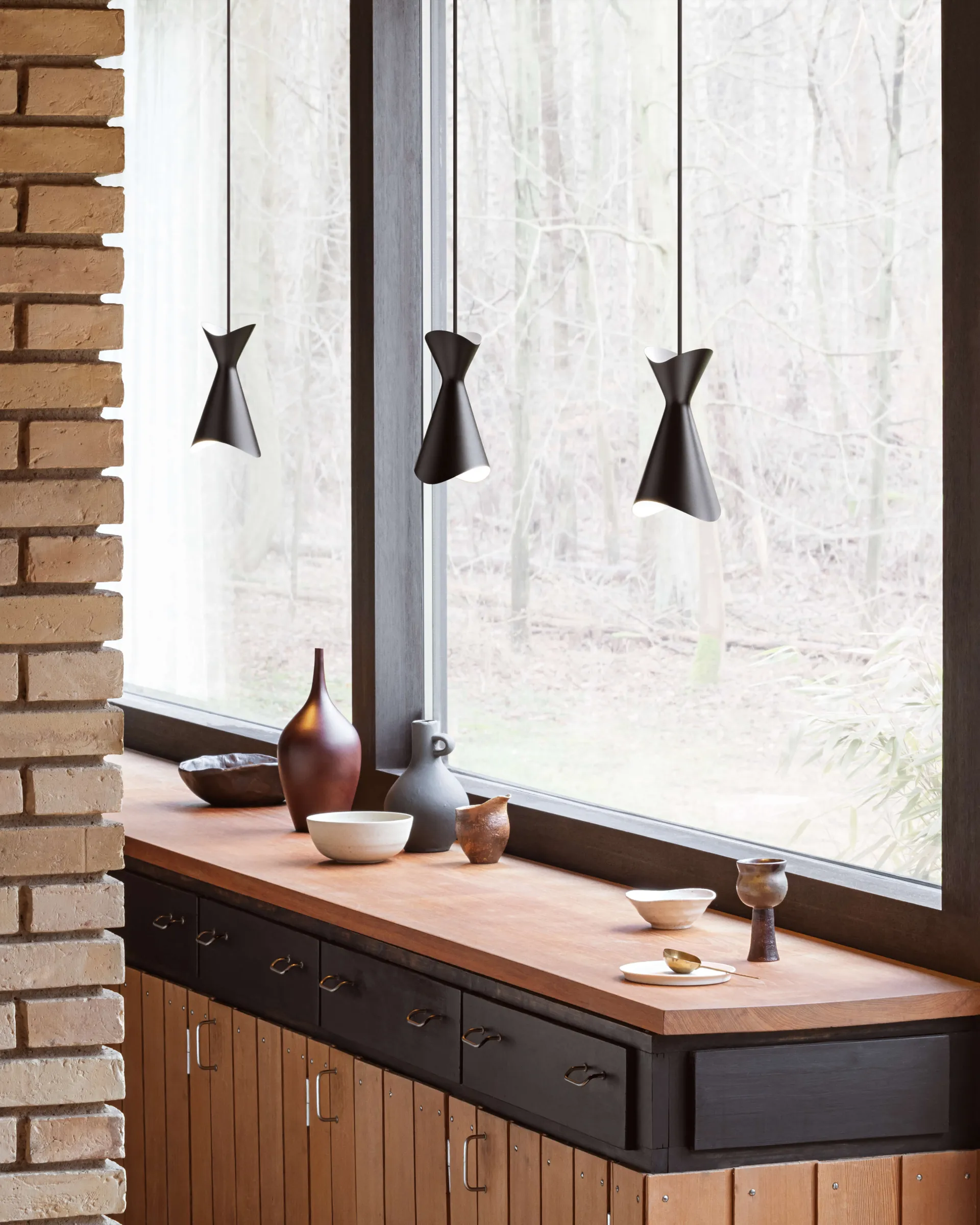 Ninotchka 125 riippuvalaisin, Black LYFA