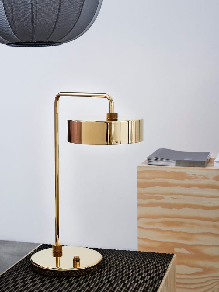 Petite Machine pöytävalaisin, Polished brass Made By Hand
