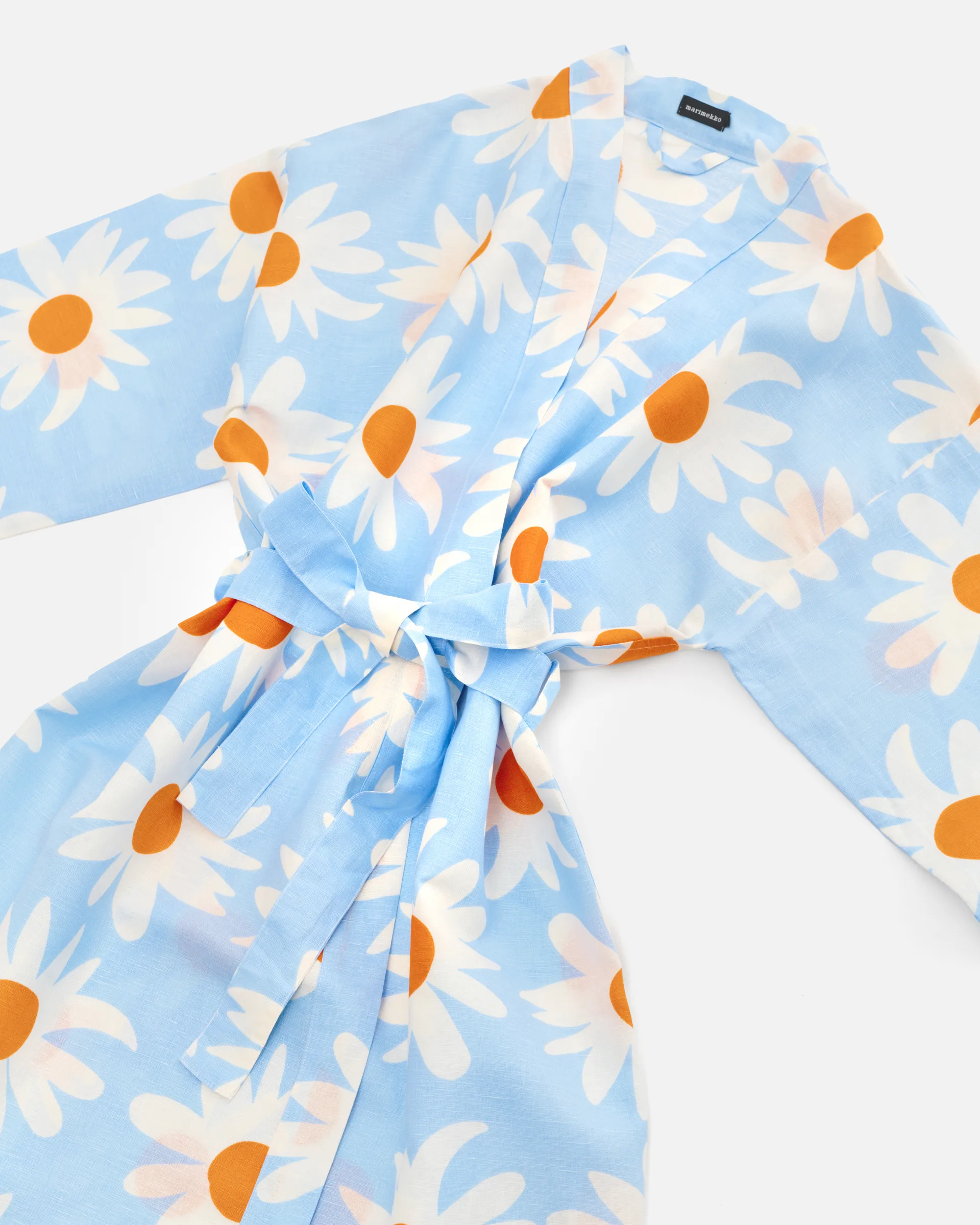 Rakastaa ei rakasta aamutakki, Orange-Off-white-light blue Marimekko