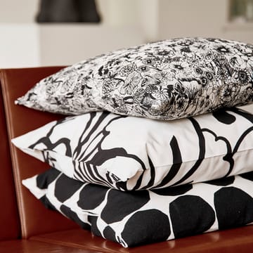Seppelekukat tyynynpäällinen 50x50 cm - musta-luonnonvärinen - Marimekko