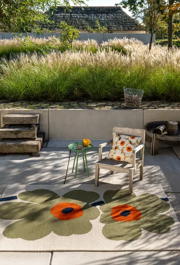 Unikko anniversary matto ulkokäyttöön - Dusty green, 140×200 cm - Marimekko