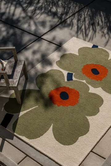 Unikko anniversary matto ulkokäyttöön - Dusty green, 140×200 cm - Marimekko