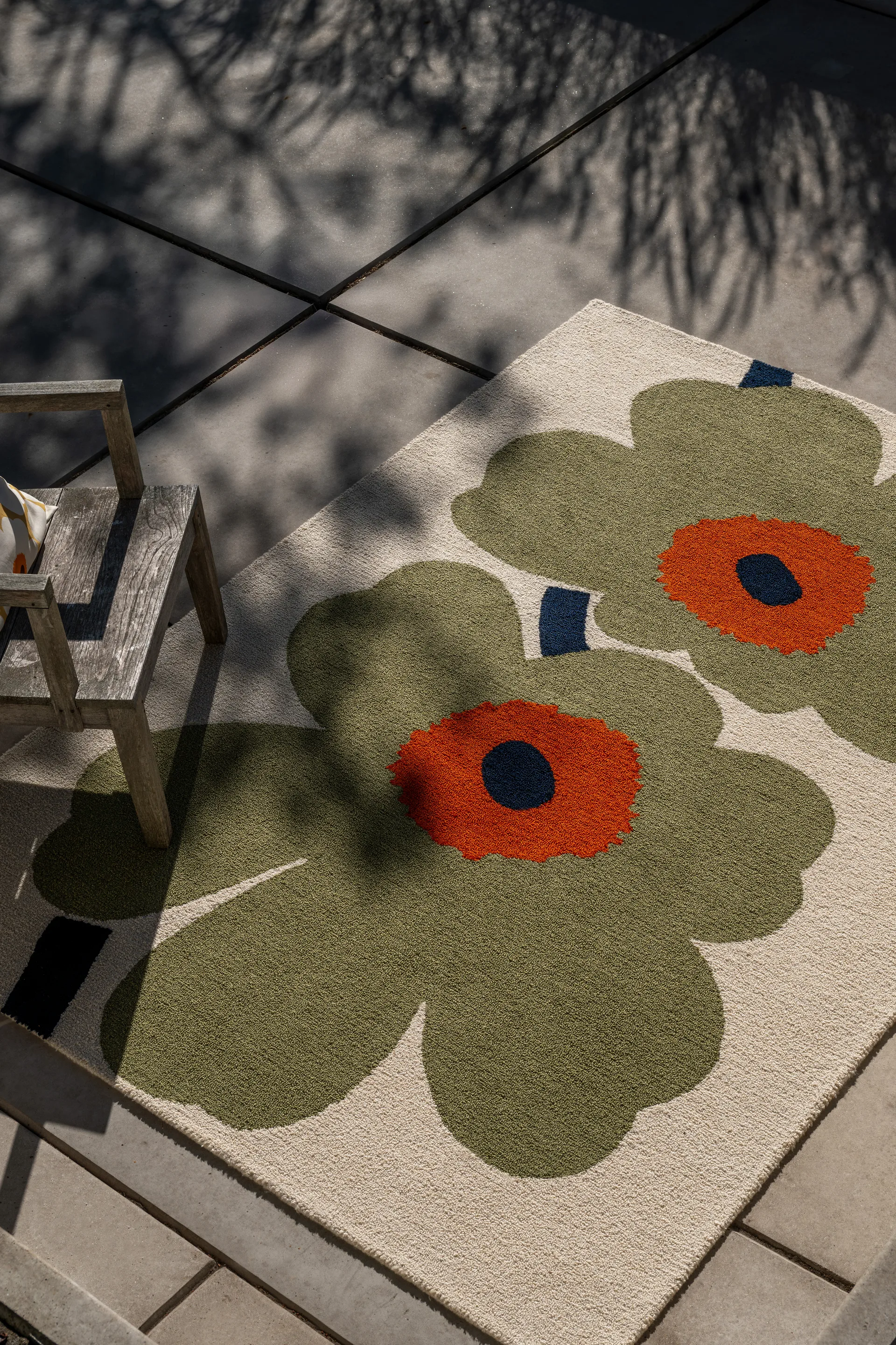 Unikko anniversary matto ulkokäyttöön, Dusty green, 250×350 cm Marimekko